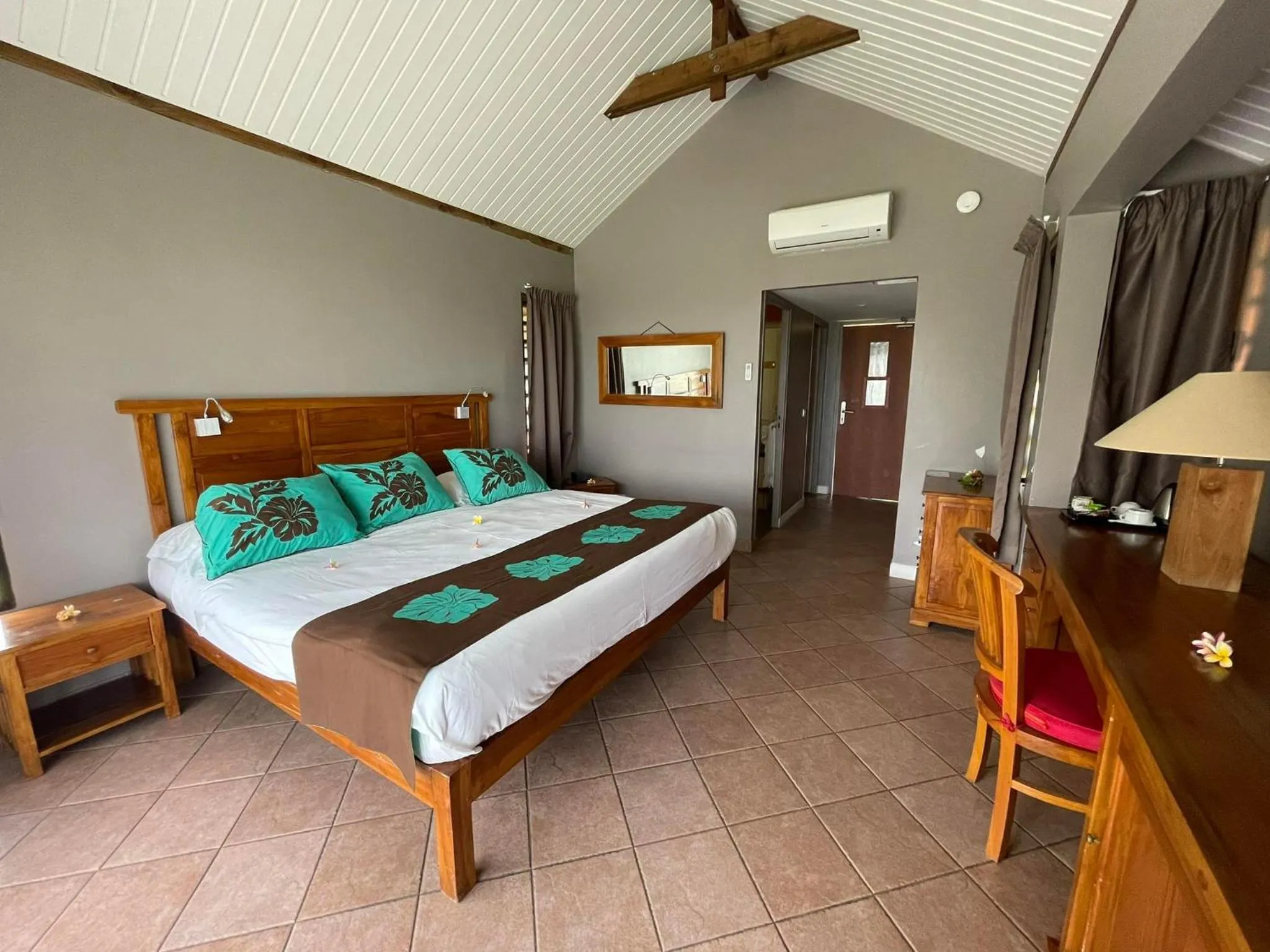 Photo of the whole room, Bed in Tiki Hôtel - Hôtel d'application du Lycée de Tahiti