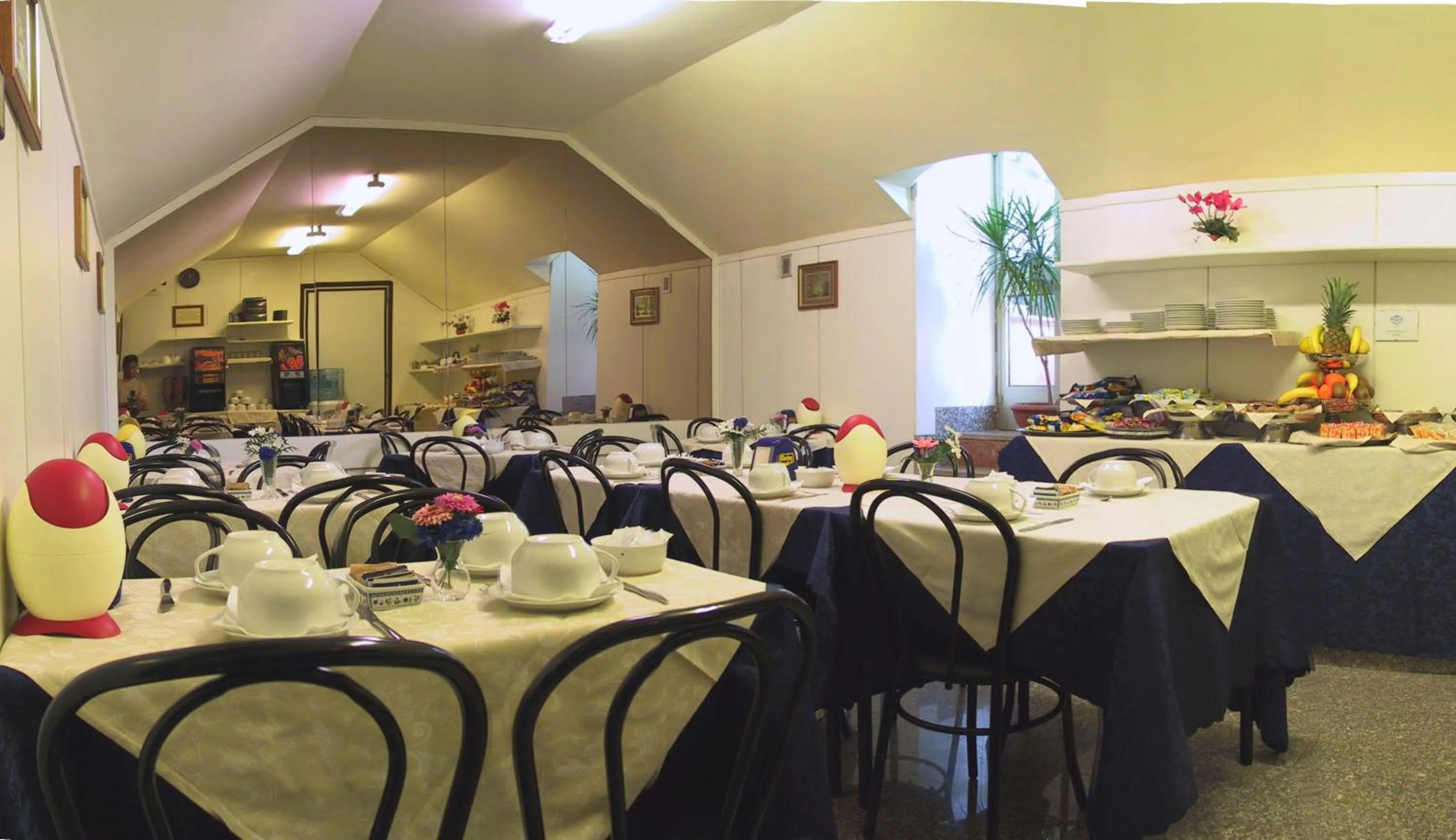 Restaurant/places to eat in Hotel Mayorca