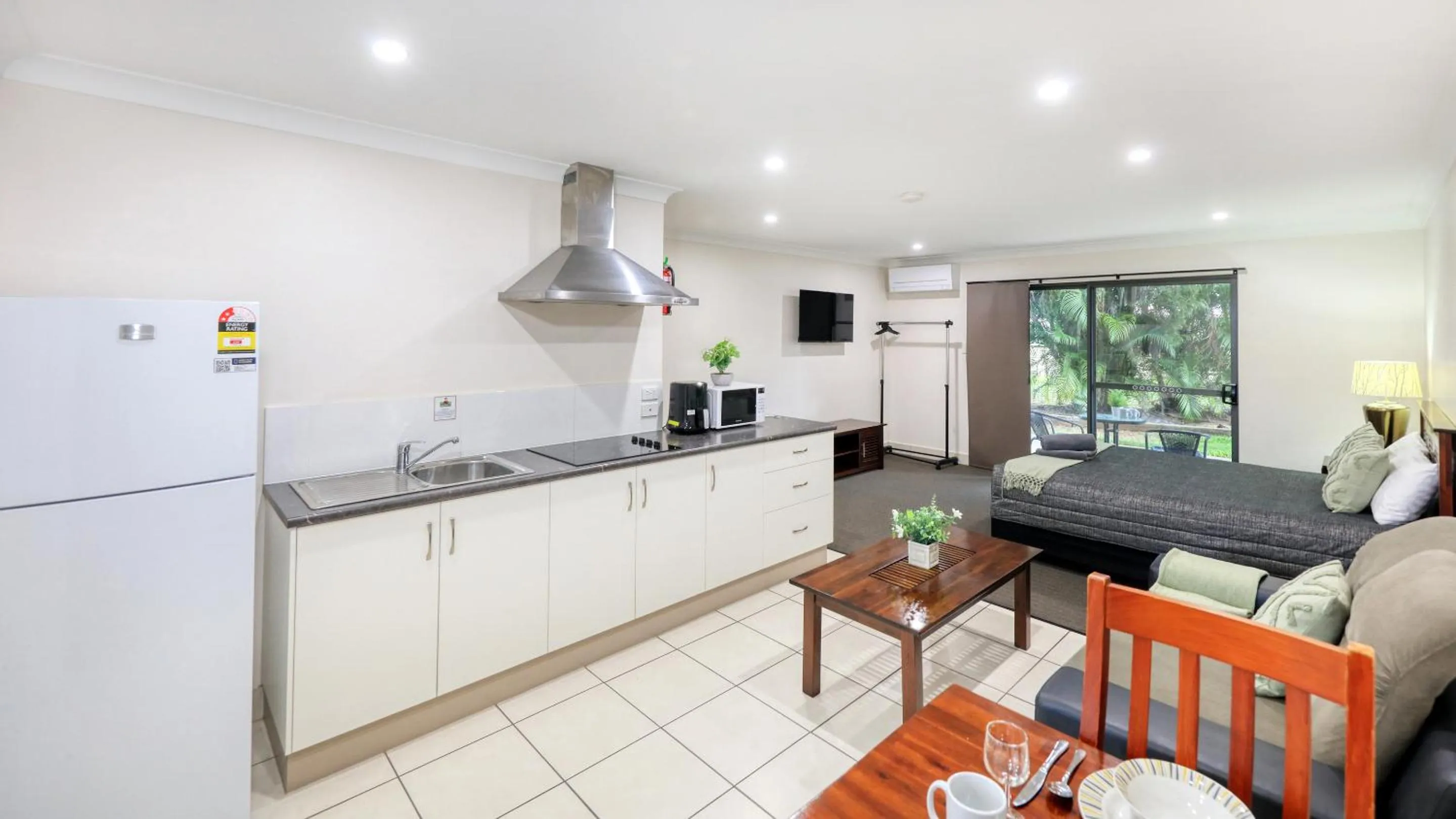 Bed in Emerald Gardens Motel & Apartments