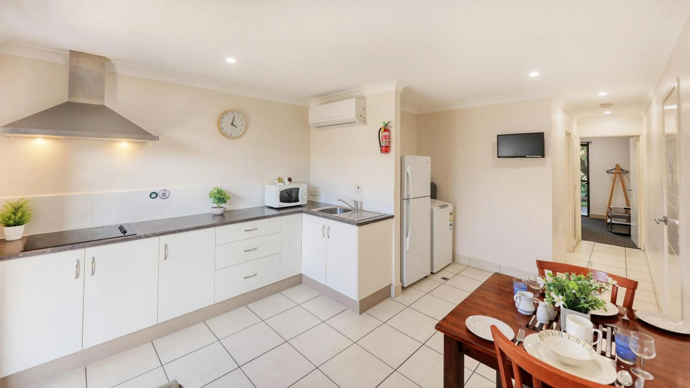 Seating area in Emerald Gardens Motel & Apartments