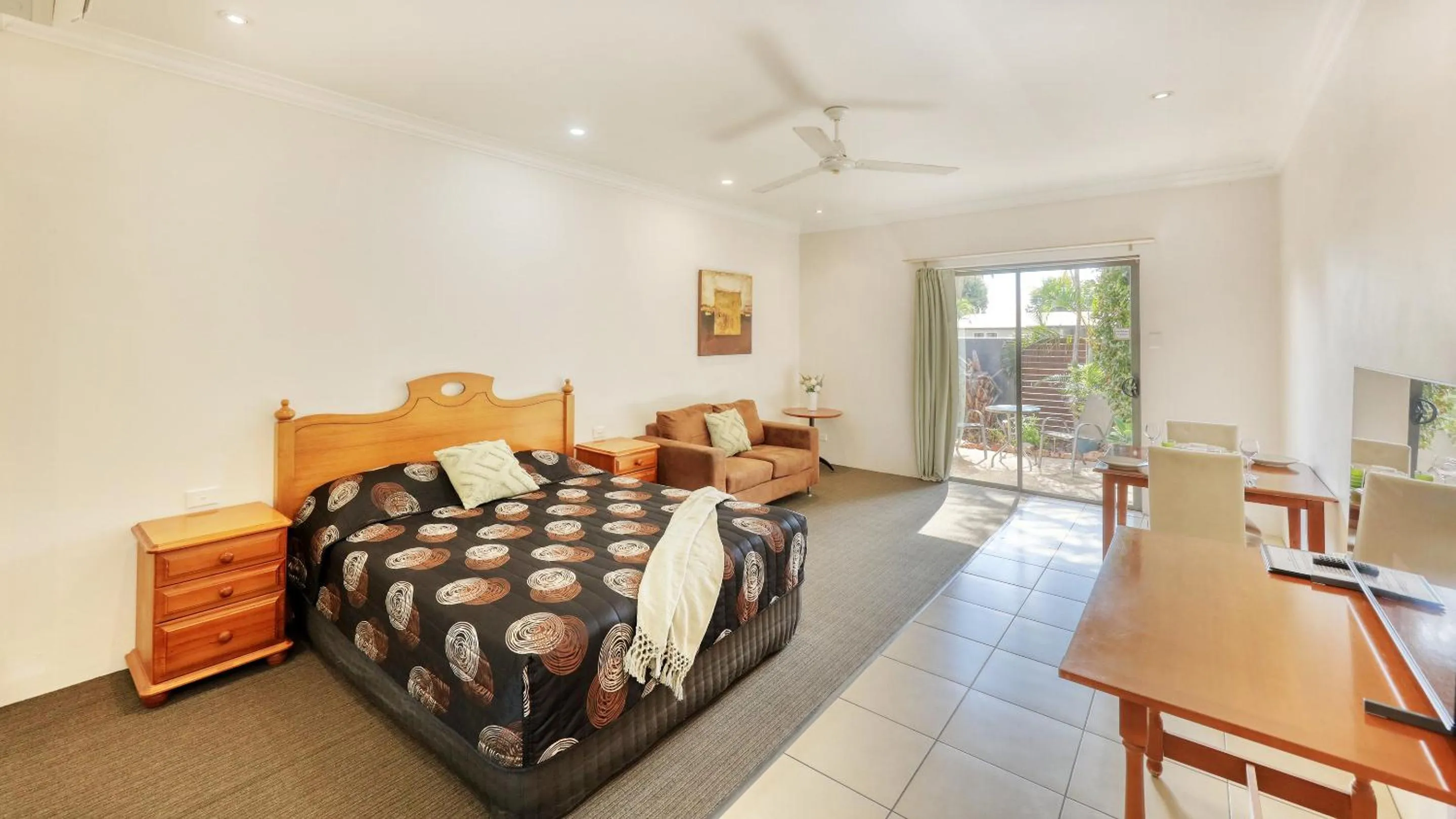 Bed in Emerald Gardens Motel & Apartments