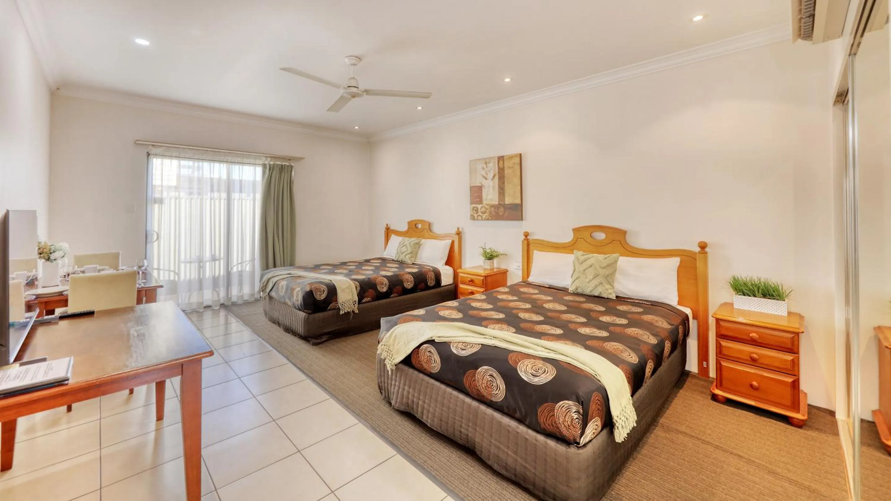 Bed in Emerald Gardens Motel & Apartments