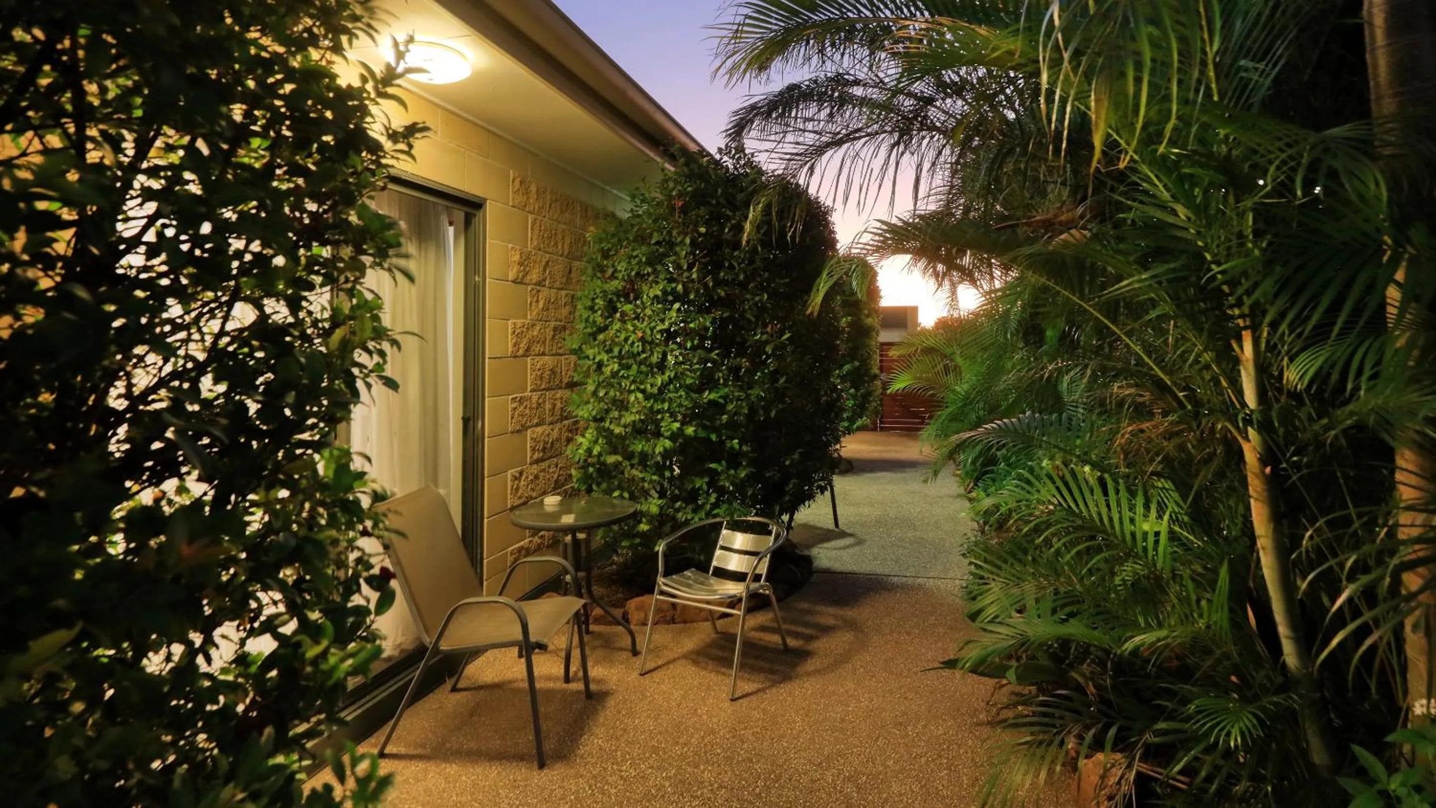 Patio in Emerald Gardens Motel & Apartments