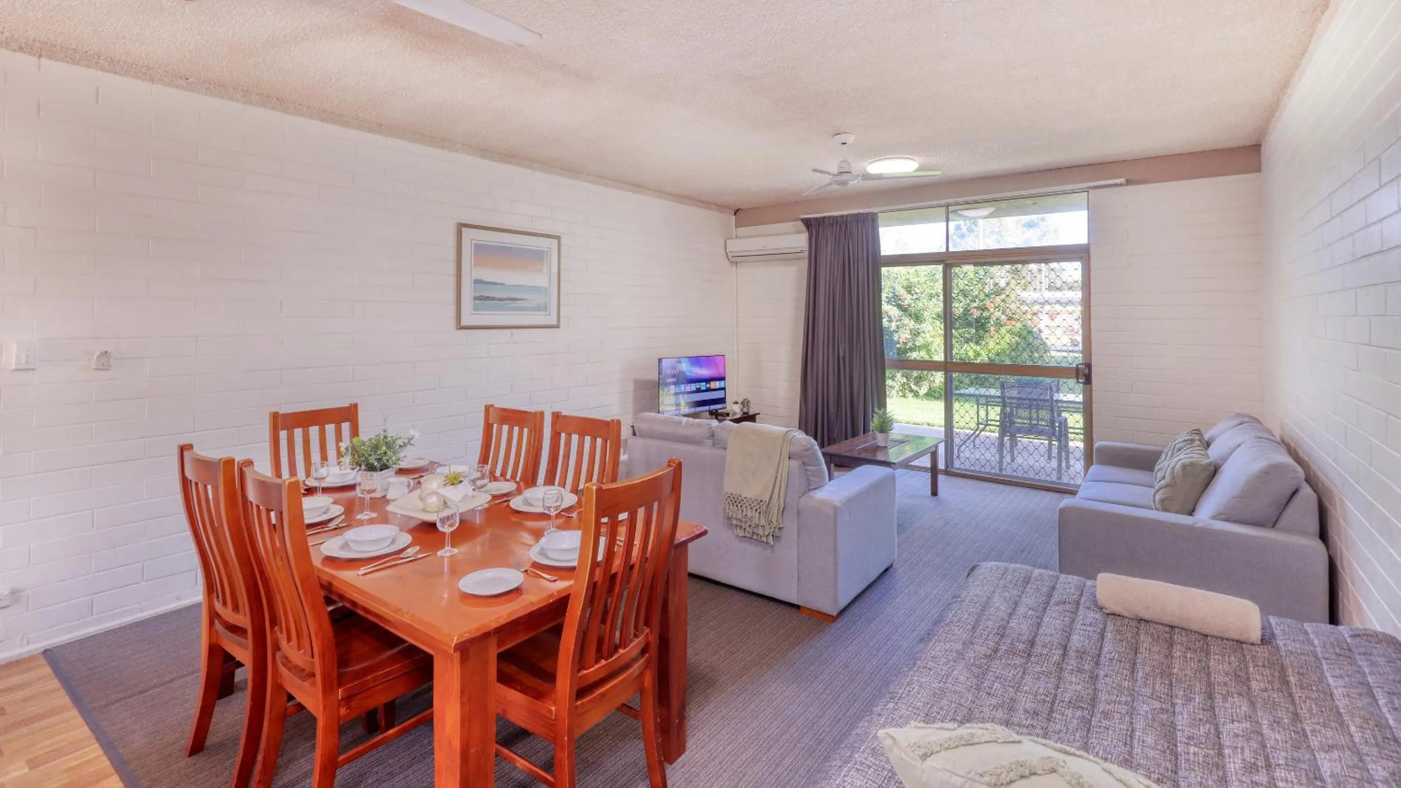 Patio in Emerald Gardens Motel & Apartments