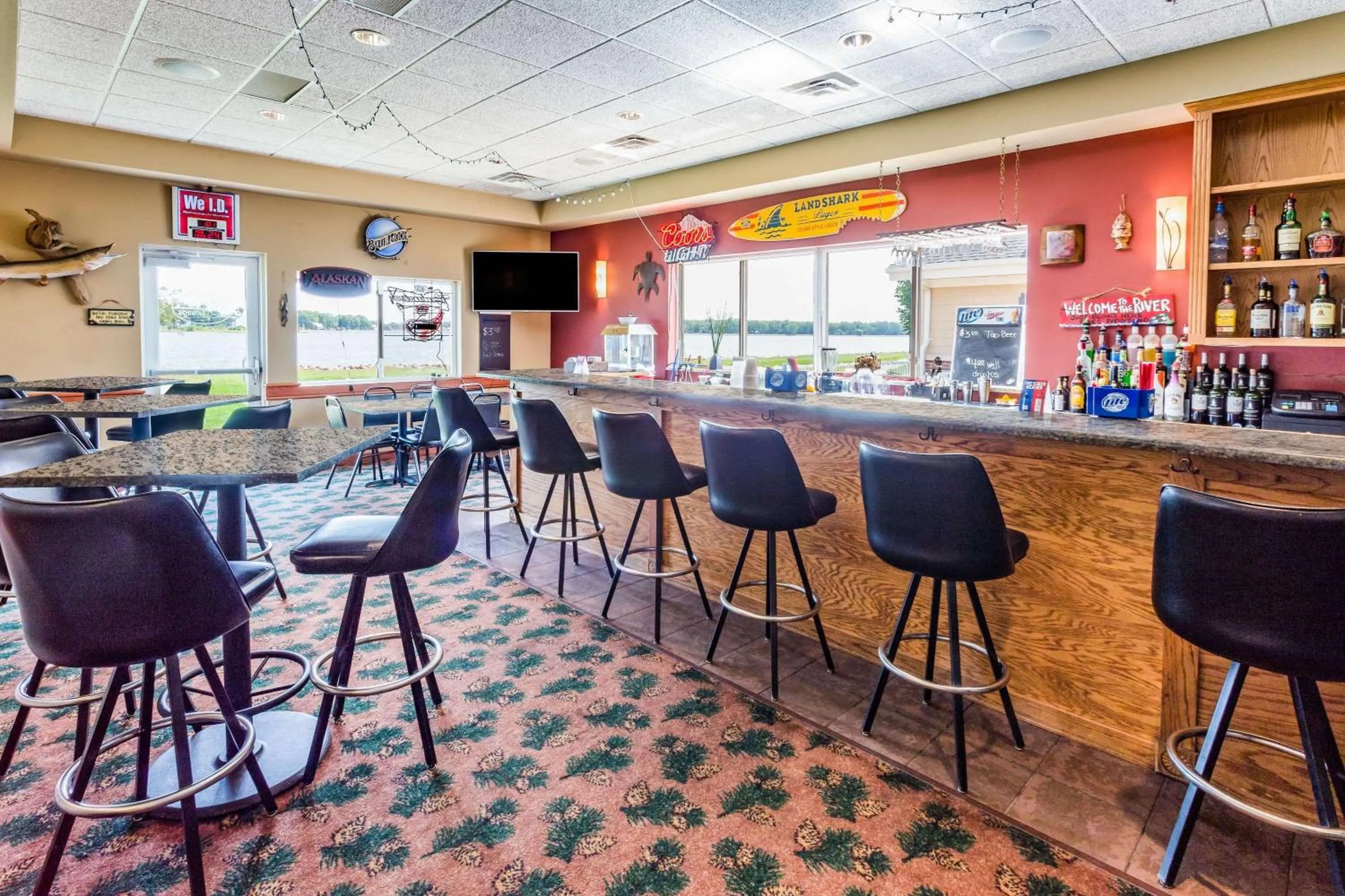 Lounge or bar in AmericInn by Wyndham Fort Pierre Conference Center