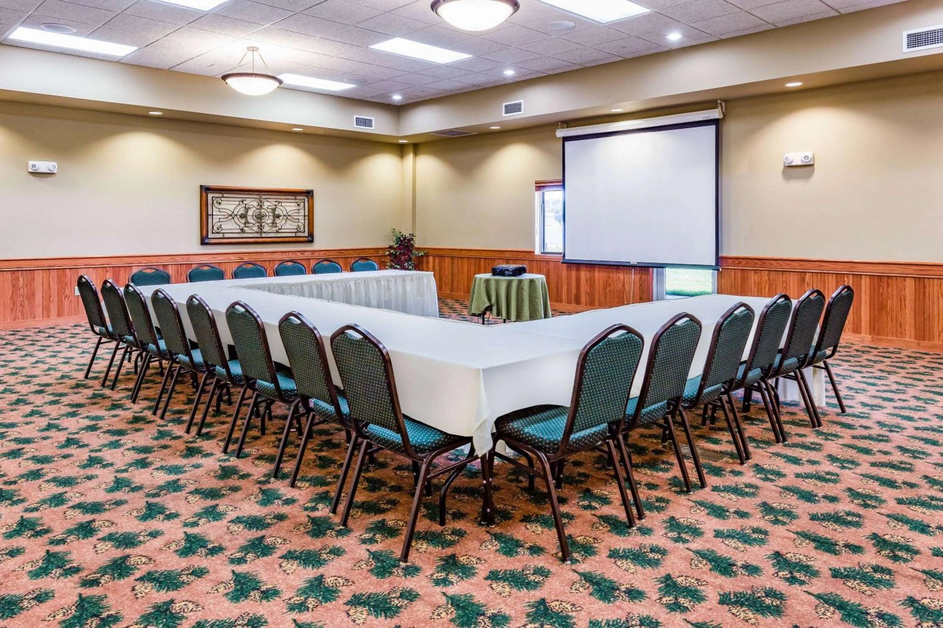 Meeting/conference room in AmericInn by Wyndham Fort Pierre Conference Center