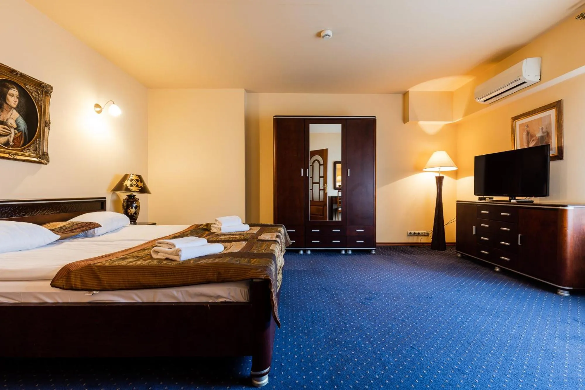 Bed in Hotel Marysin Dwór