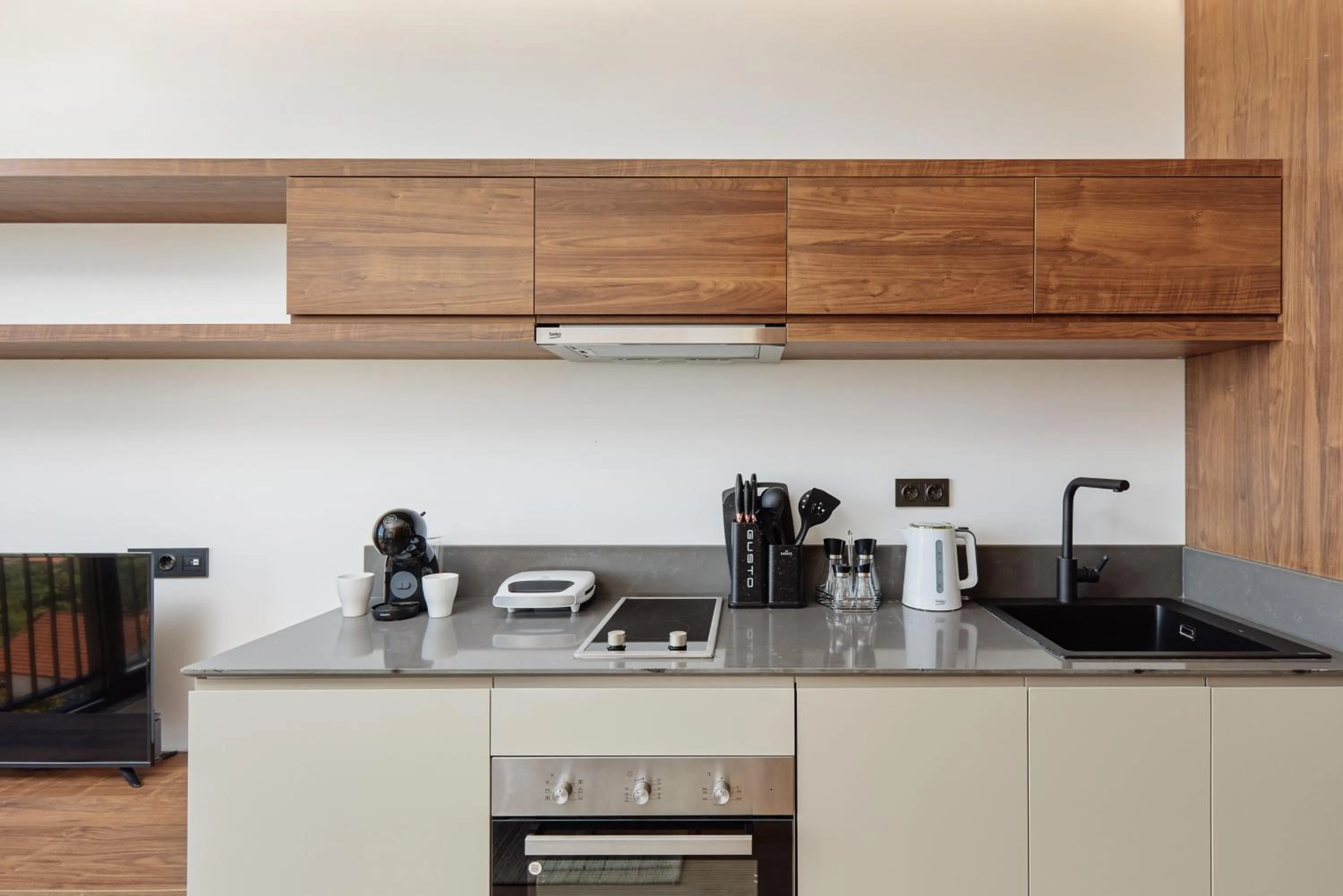 Coffee/tea facilities in Bayview Hills Luxury Residences