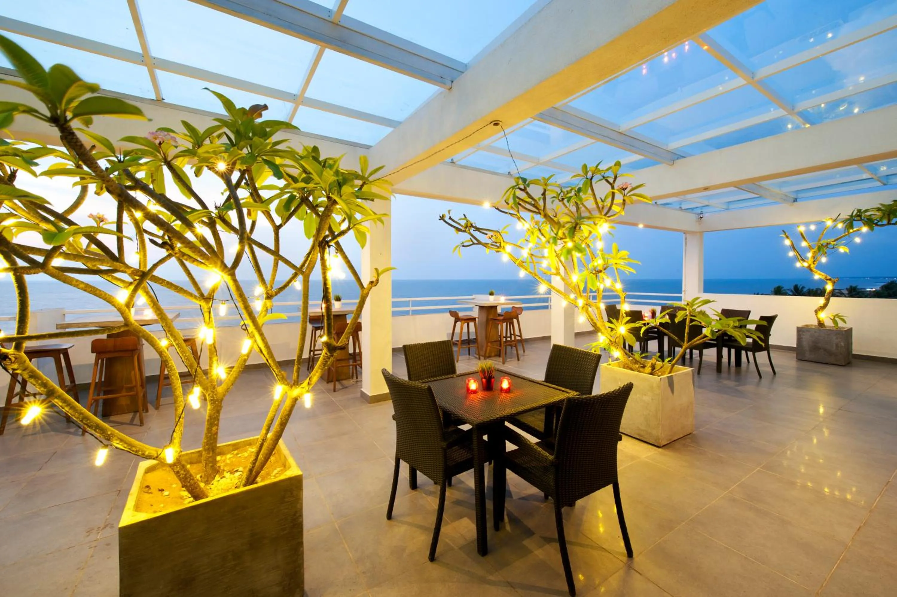 Restaurant/places to eat in The Beach Apartments