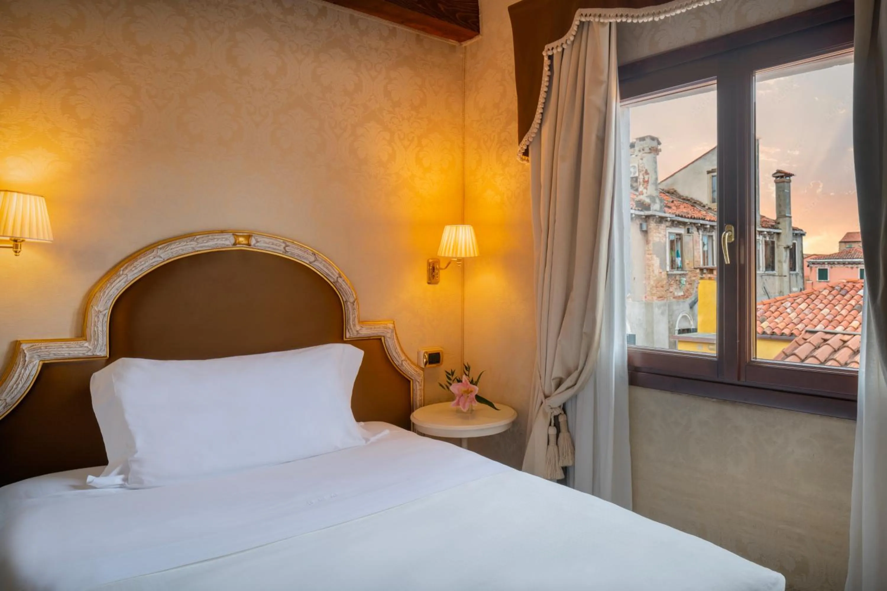 Bed in Maison Venezia | UNA Esperienze