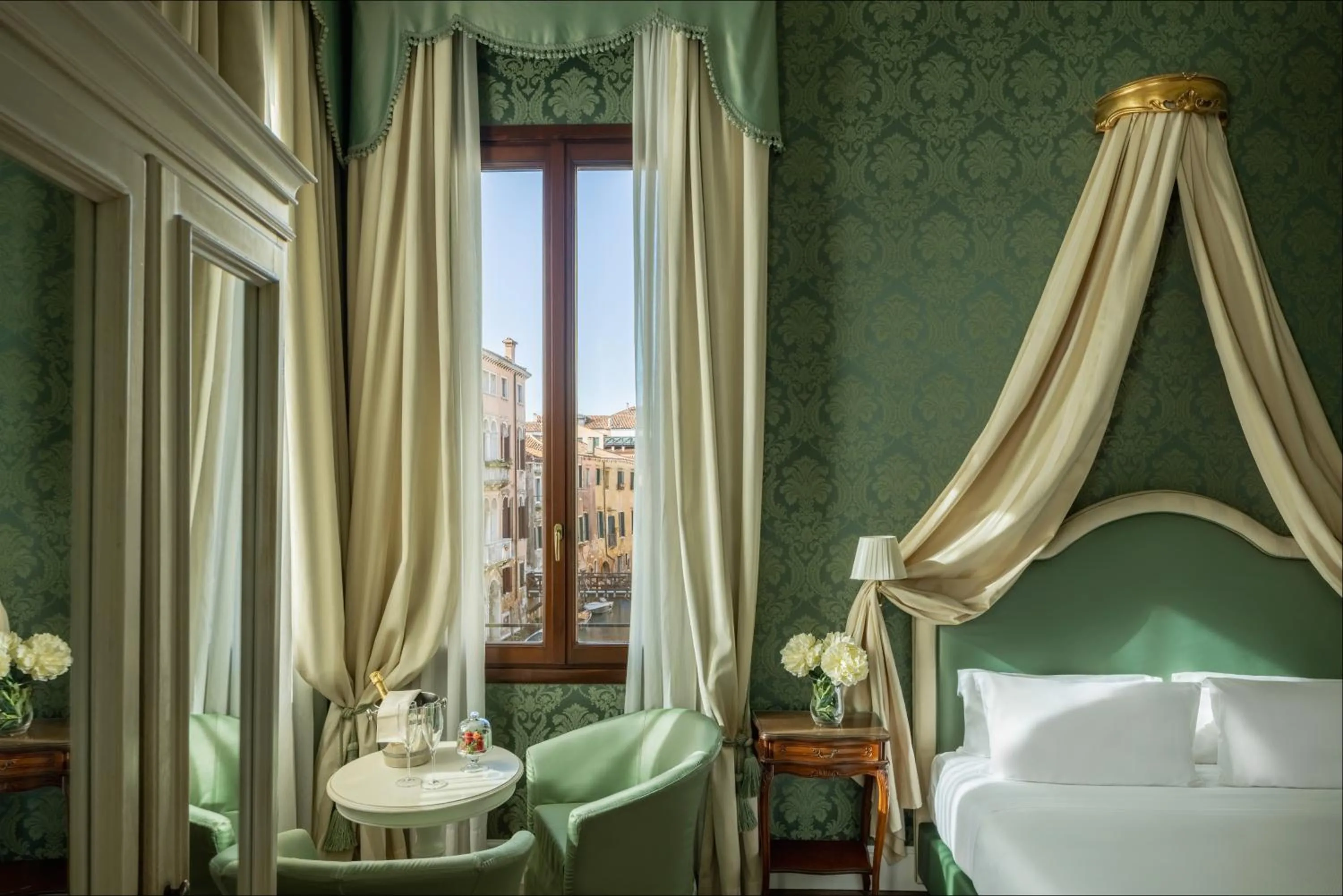 Photo of the whole room, Bed in Maison Venezia | UNA Esperienze