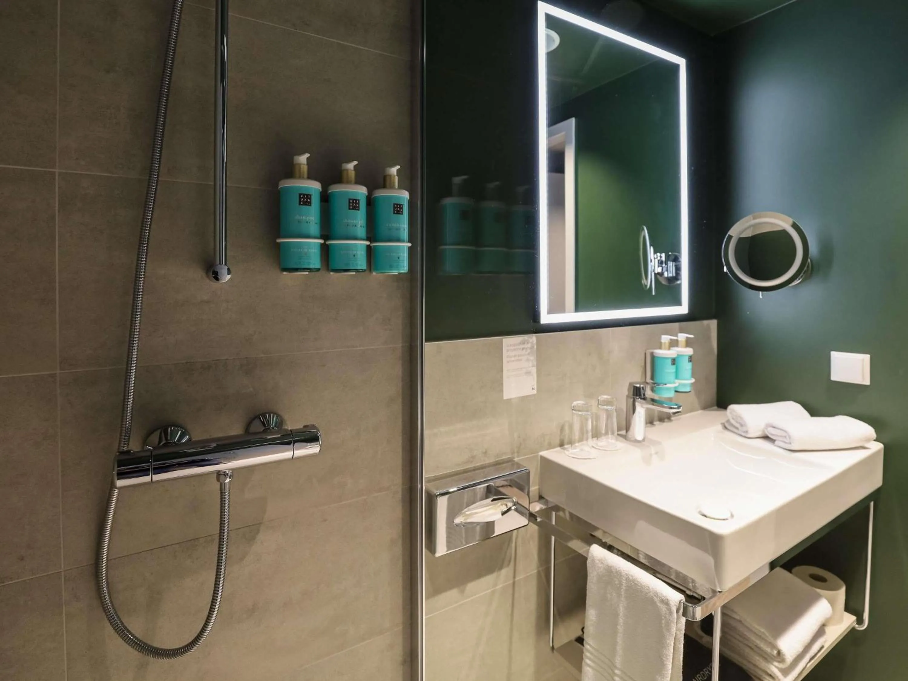 Bedroom in Novotel Poznań Malta