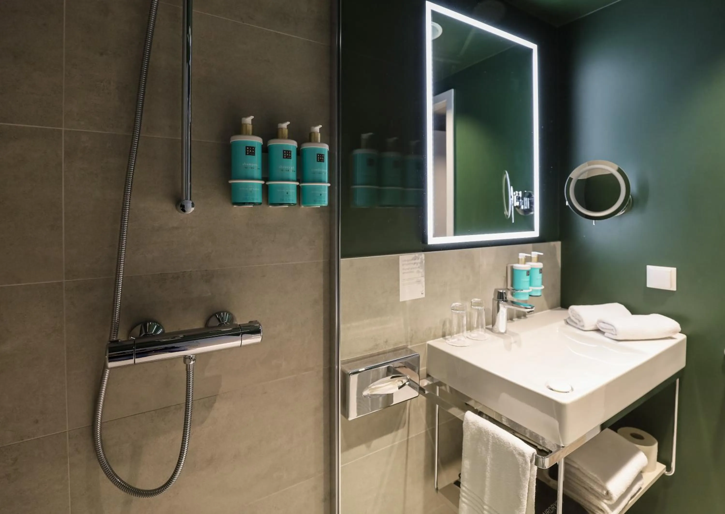 Bathroom in Novotel Poznań Malta