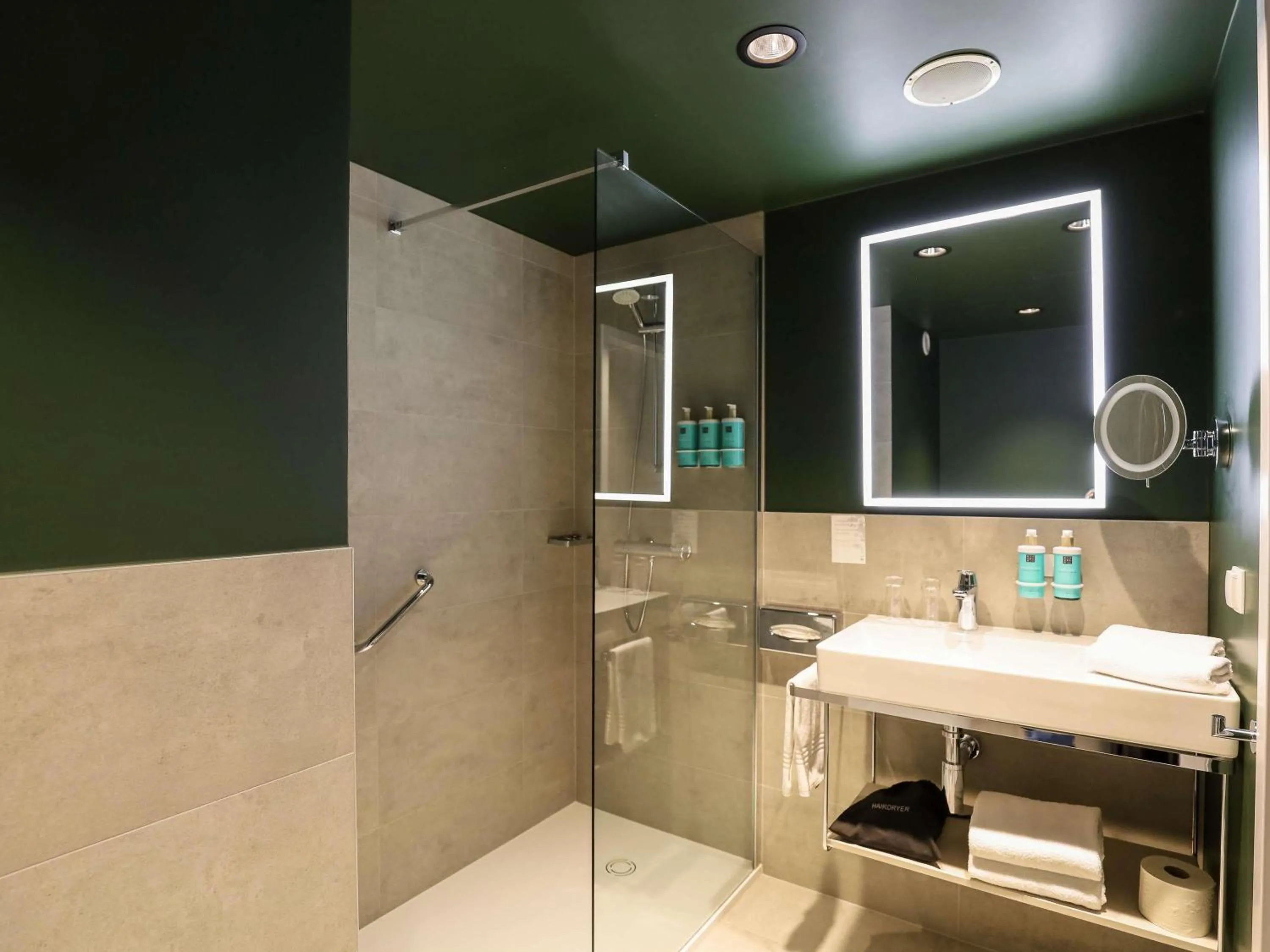 Bedroom in Novotel Poznań Malta