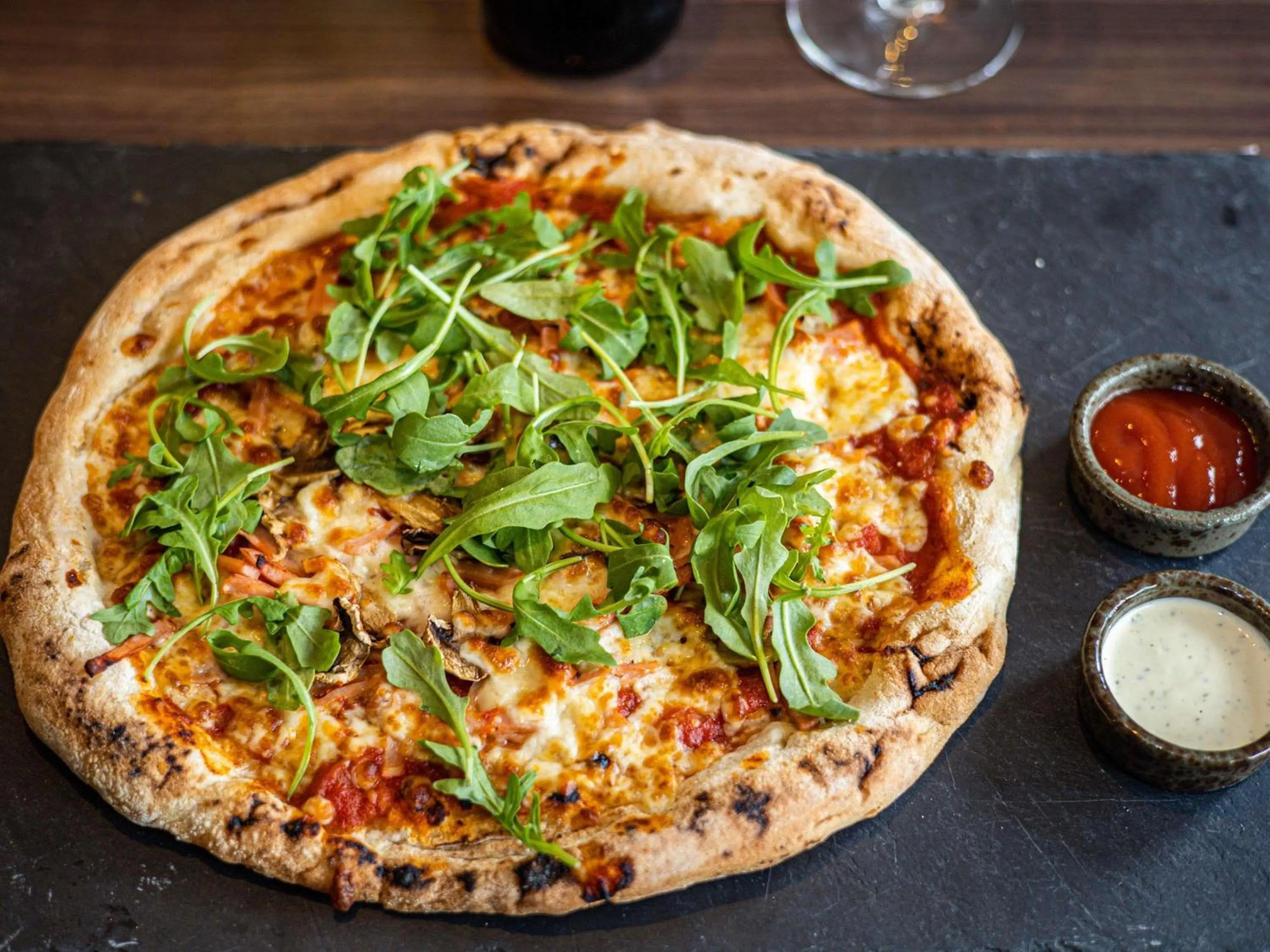 Restaurant/places to eat in Novotel Poznań Malta