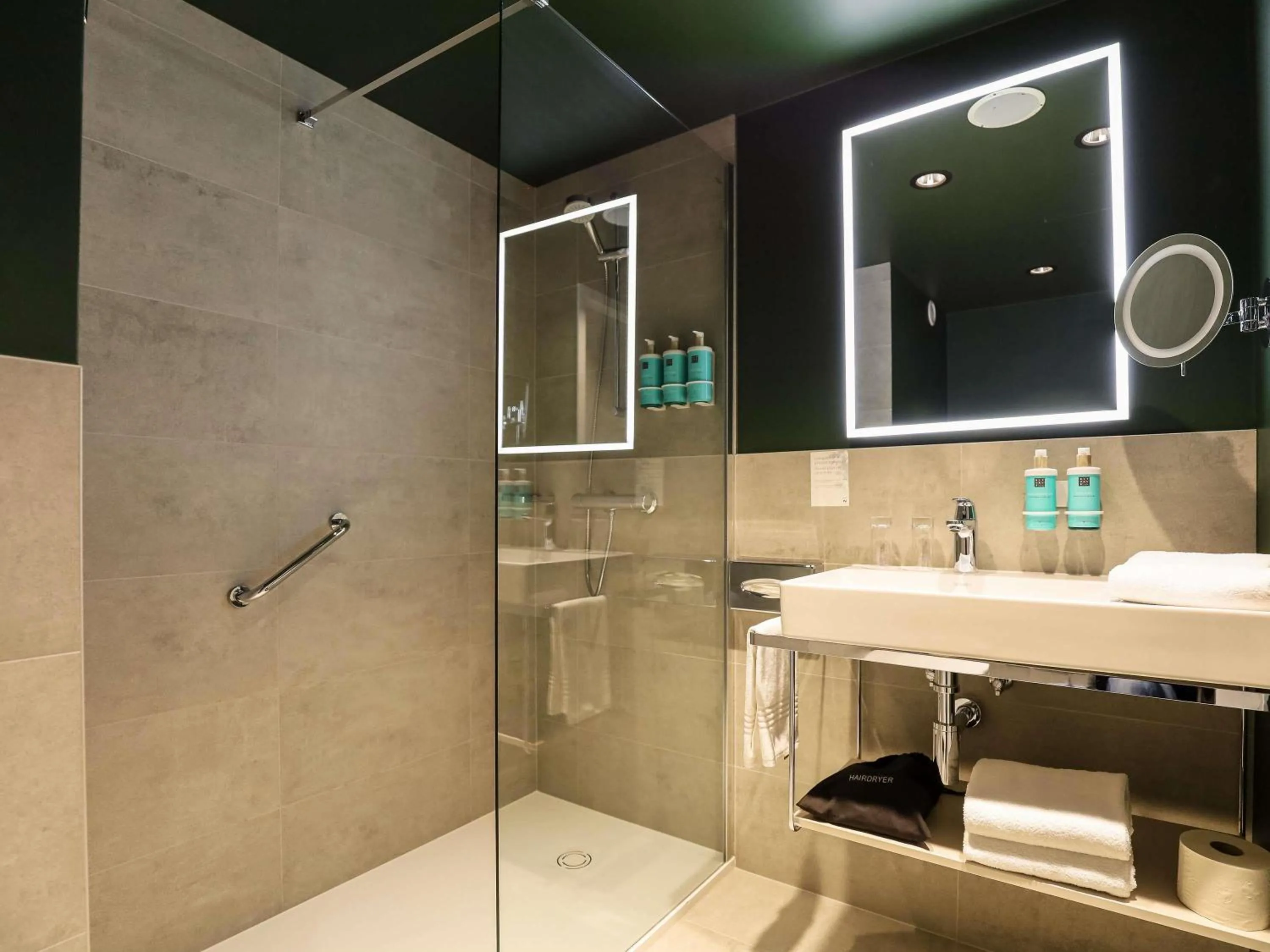 Bedroom in Novotel Poznań Malta