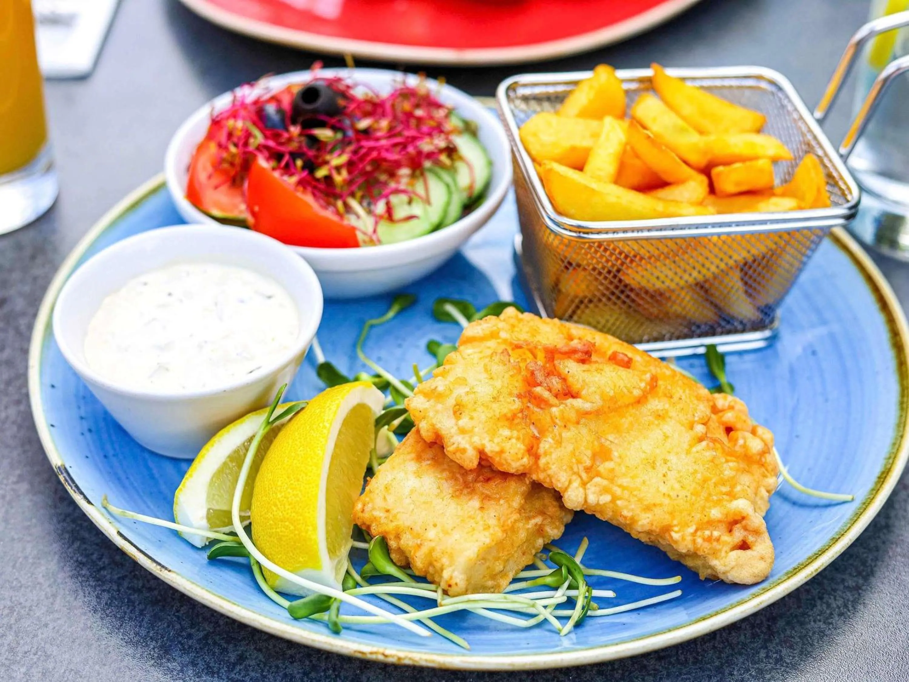 Restaurant/places to eat in Novotel Poznań Malta