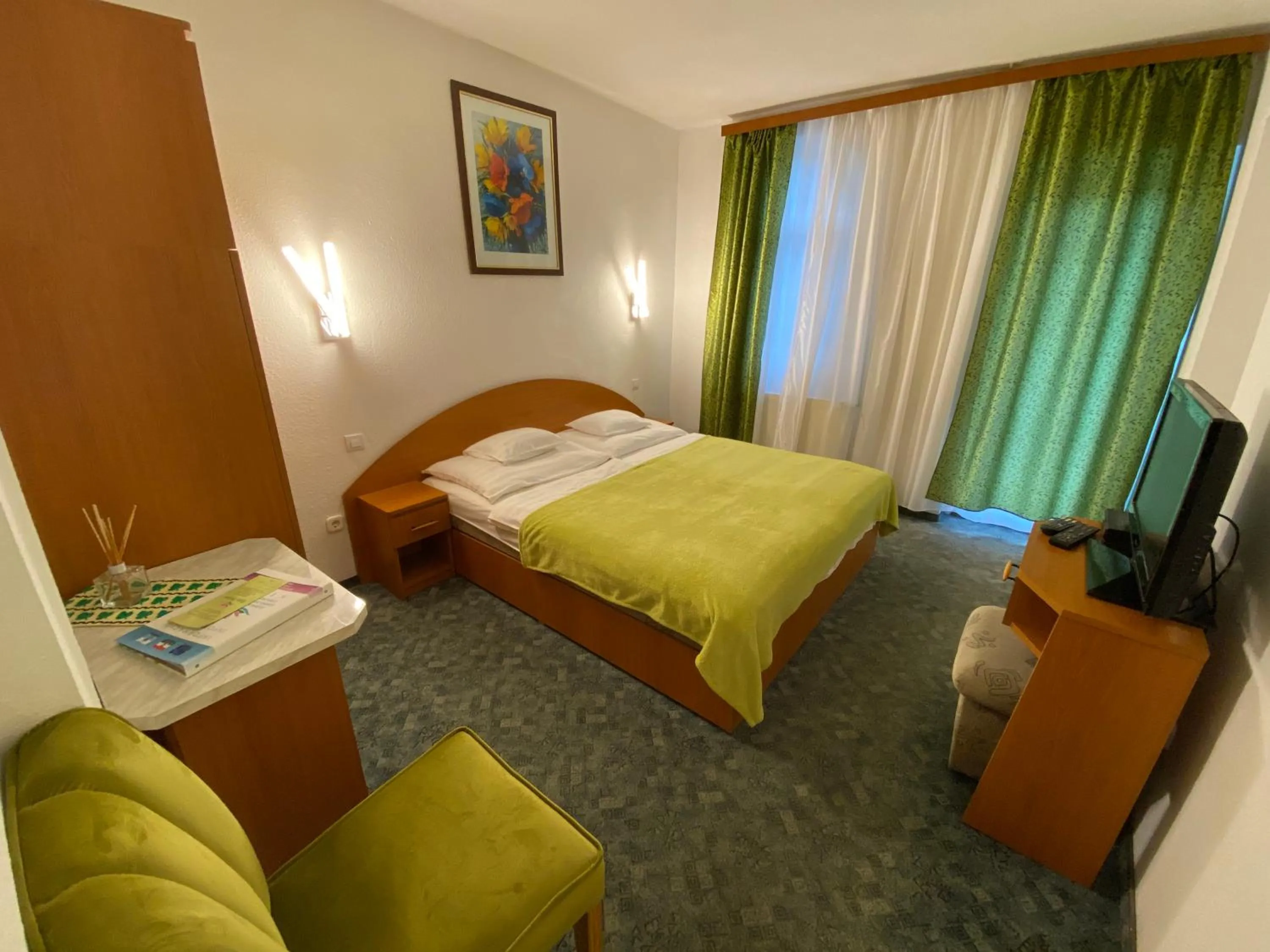 TV and multimedia, Bed in Villa Valeria Heviz