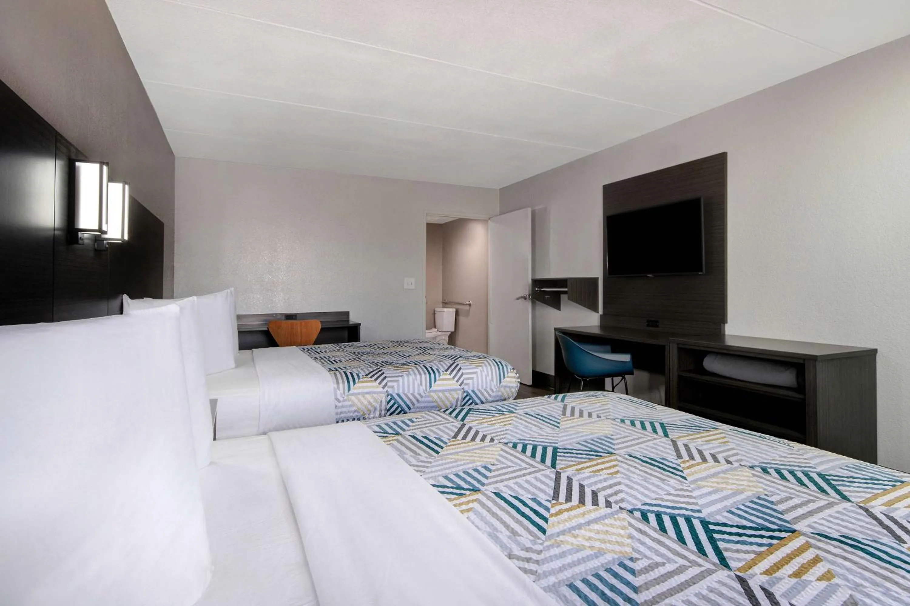 Bedroom, Bed in Studio 6 San Antonio TX Northwest Medical Center