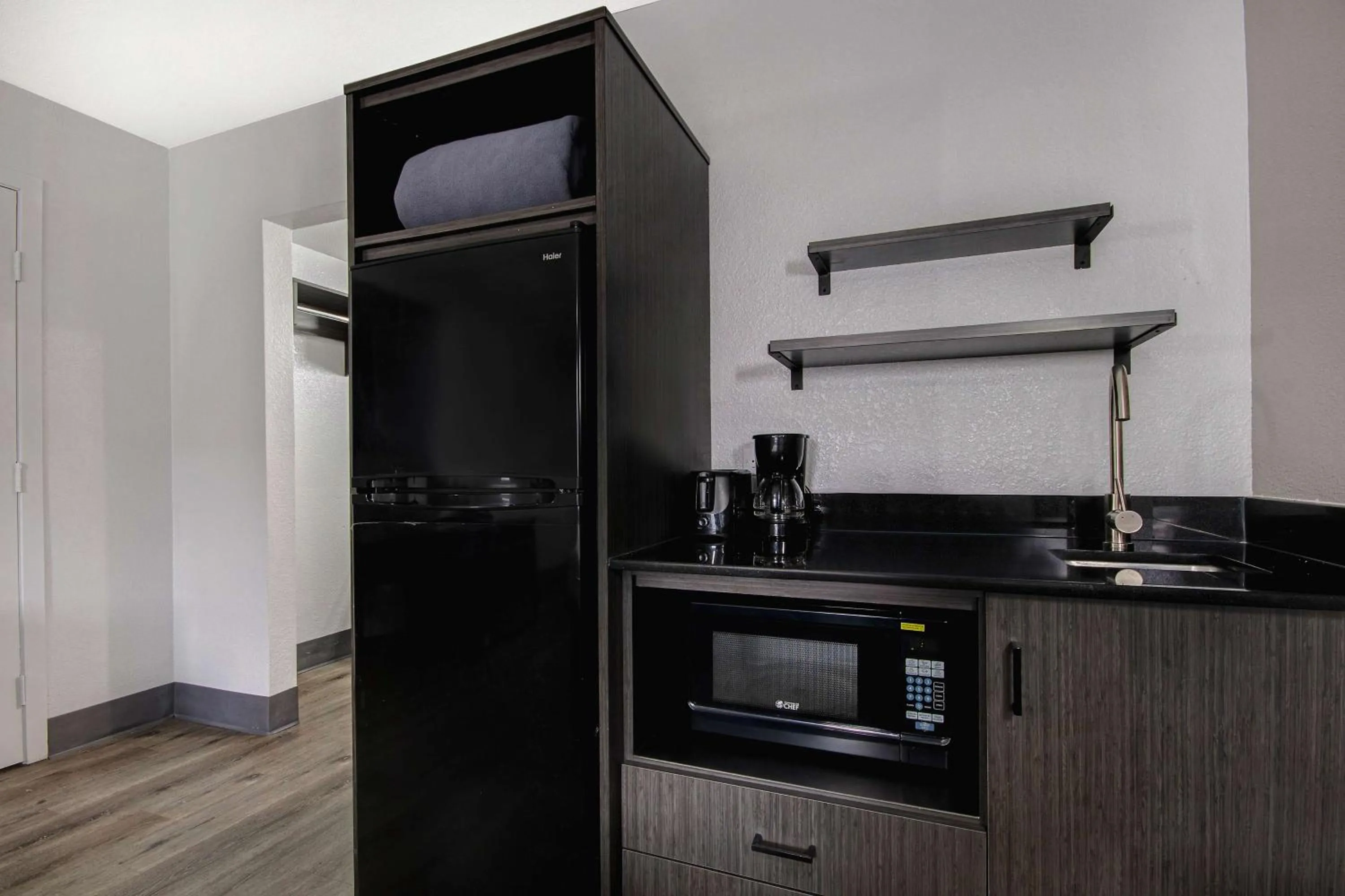 Kitchen or kitchenette in Studio 6 San Antonio TX Northwest Medical Center