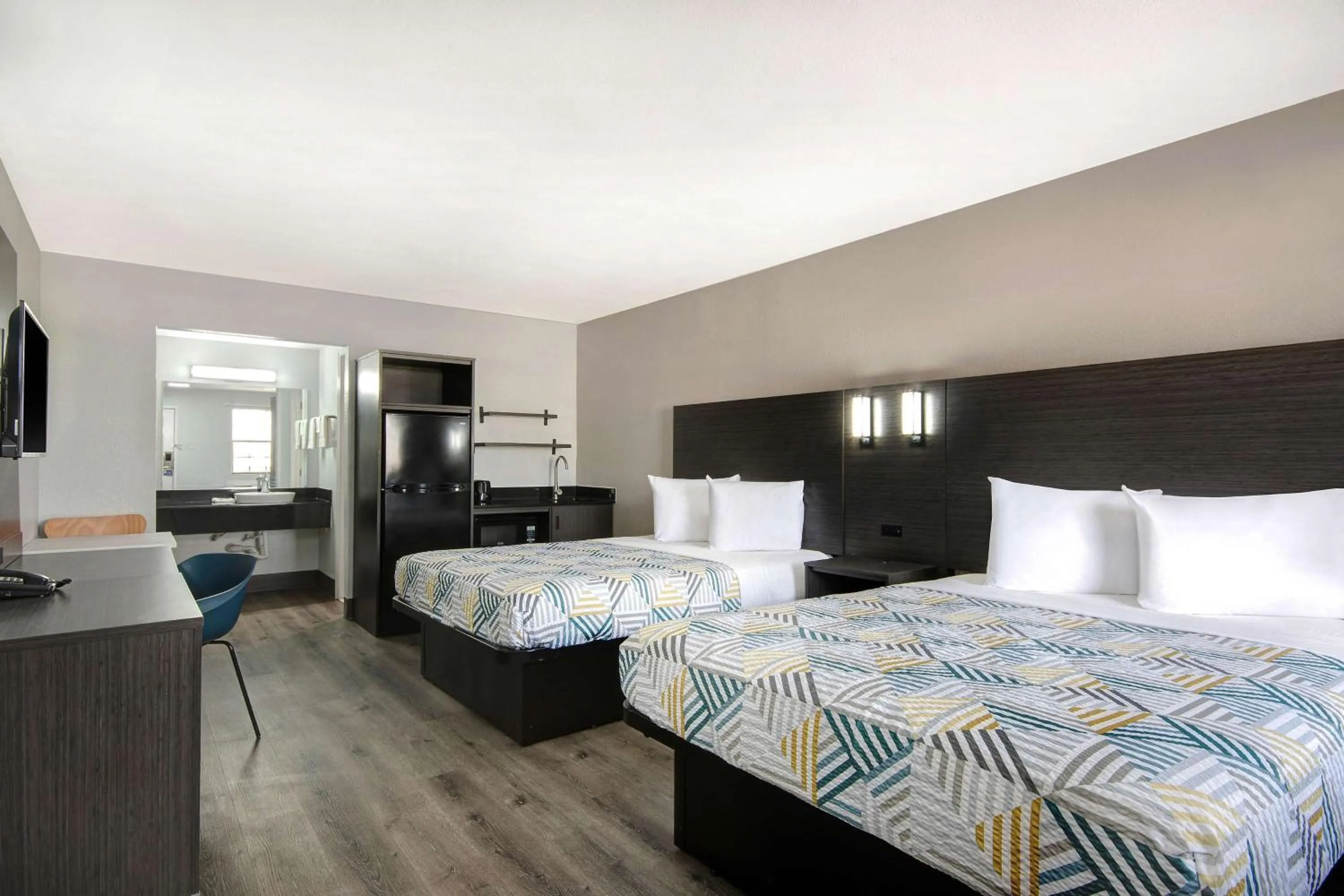 Bedroom, Bed in Studio 6 San Antonio TX Northwest Medical Center