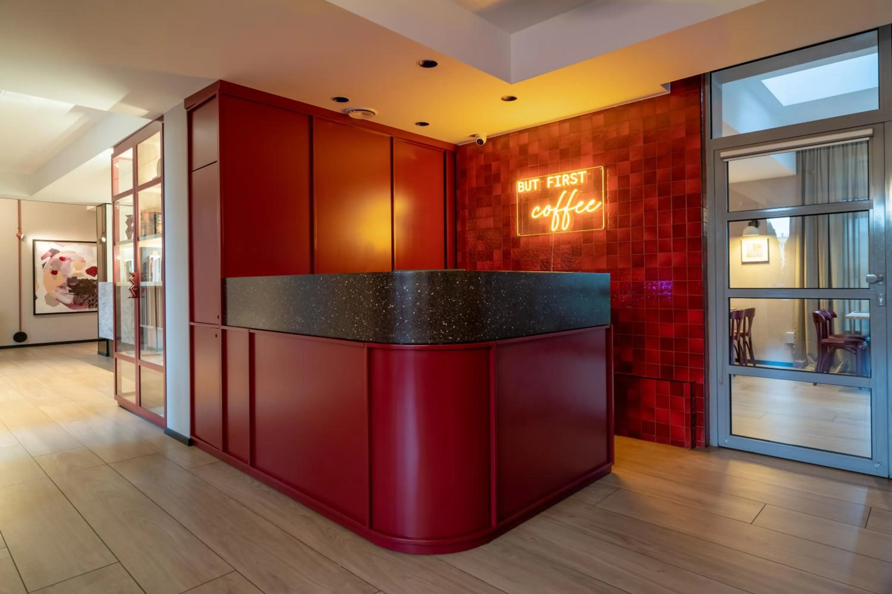 Restaurant/places to eat in Antares Hotel