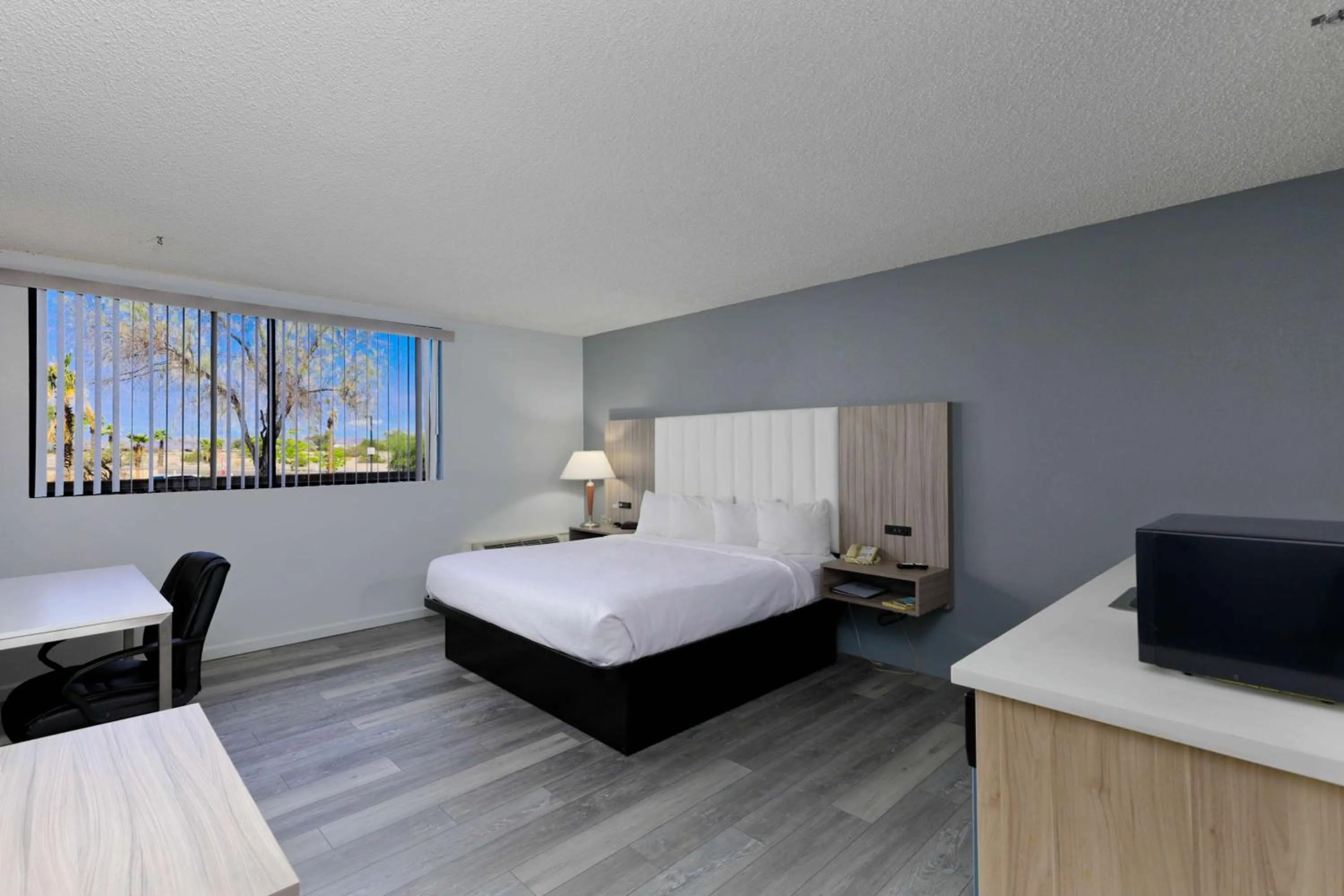 Photo of the whole room, Bed in Studio 6 Suites Lake Havasu City AZ