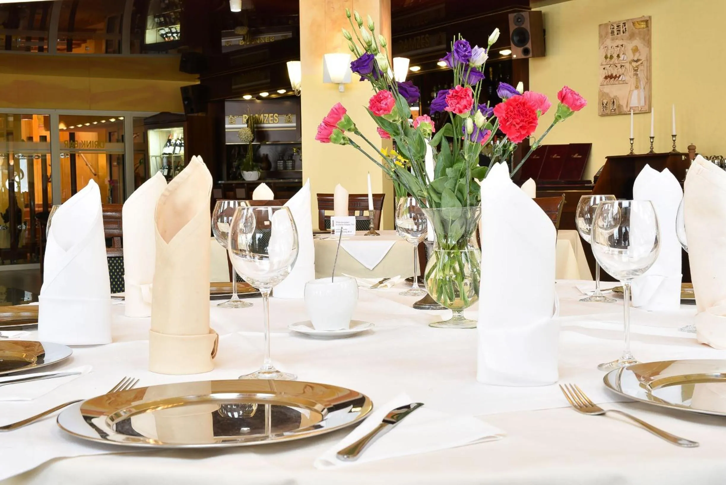 Restaurant/places to eat in Piramida Park Hotel & Wellness