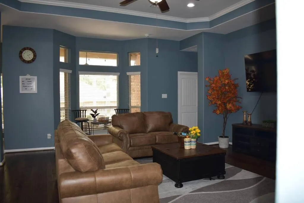 Spacious Conroe Home around 4 miles to the Lake