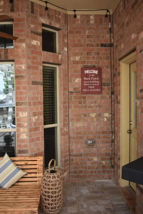 Spacious Conroe Home around 4 miles to the Lake