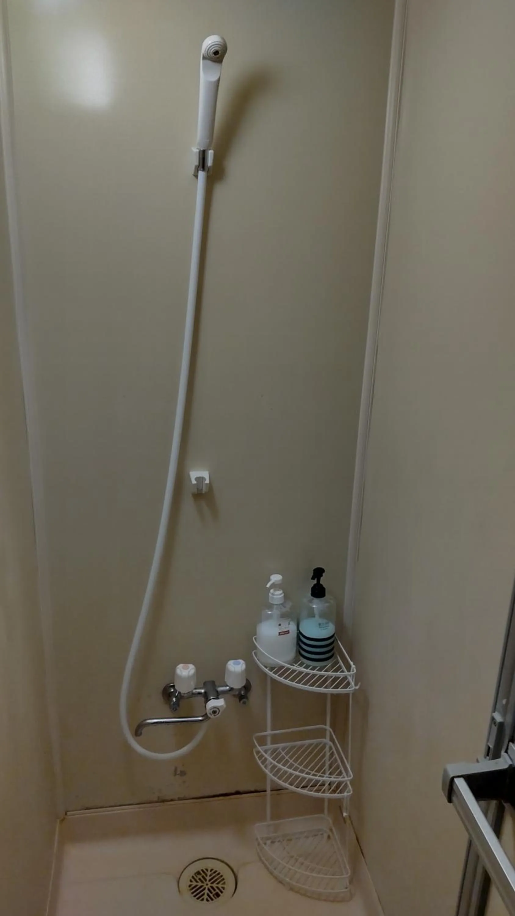 Shower in Moto-Hakone Guest House