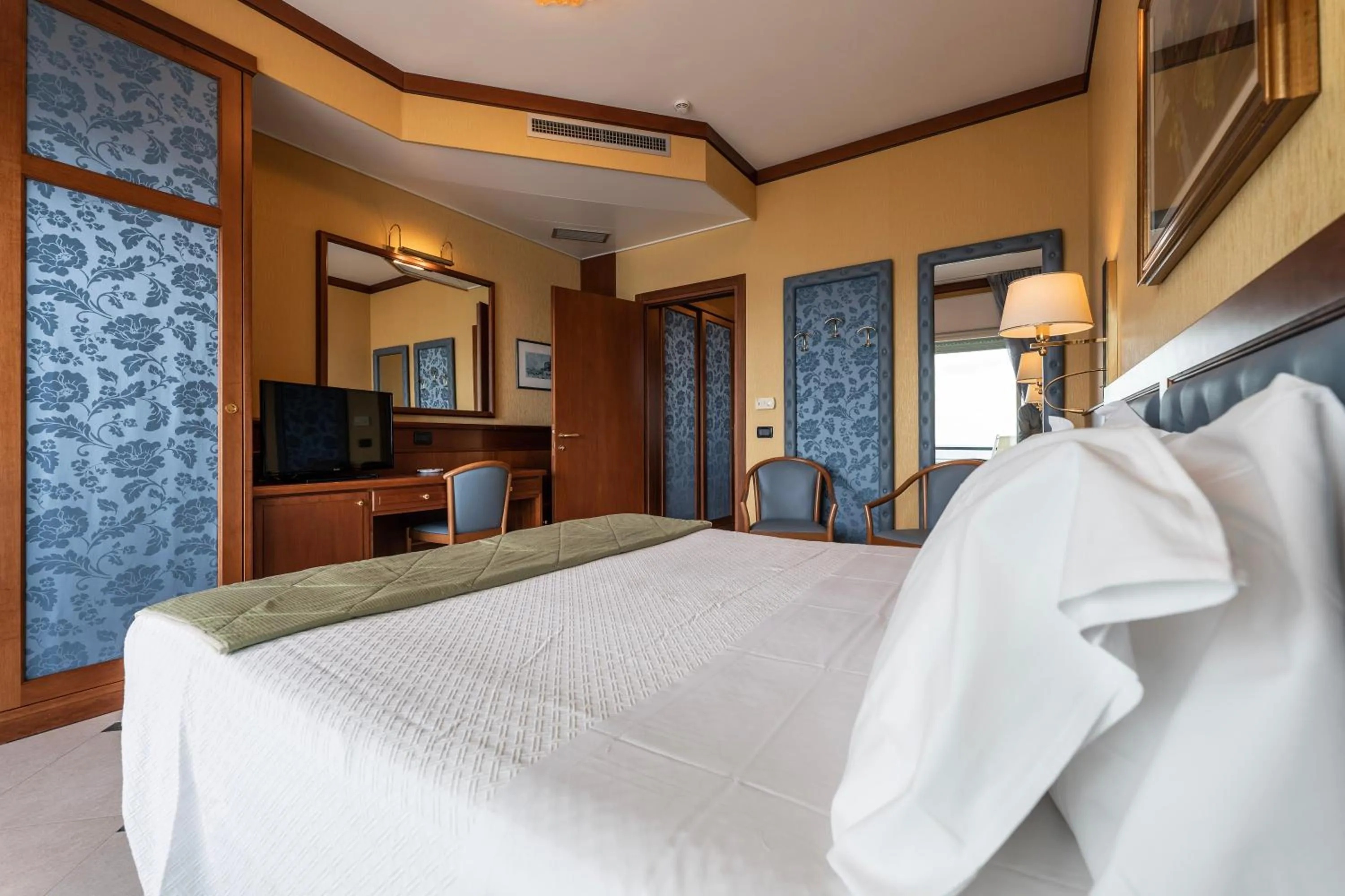 Bed in Hotel Bellevue Et Mediterranée