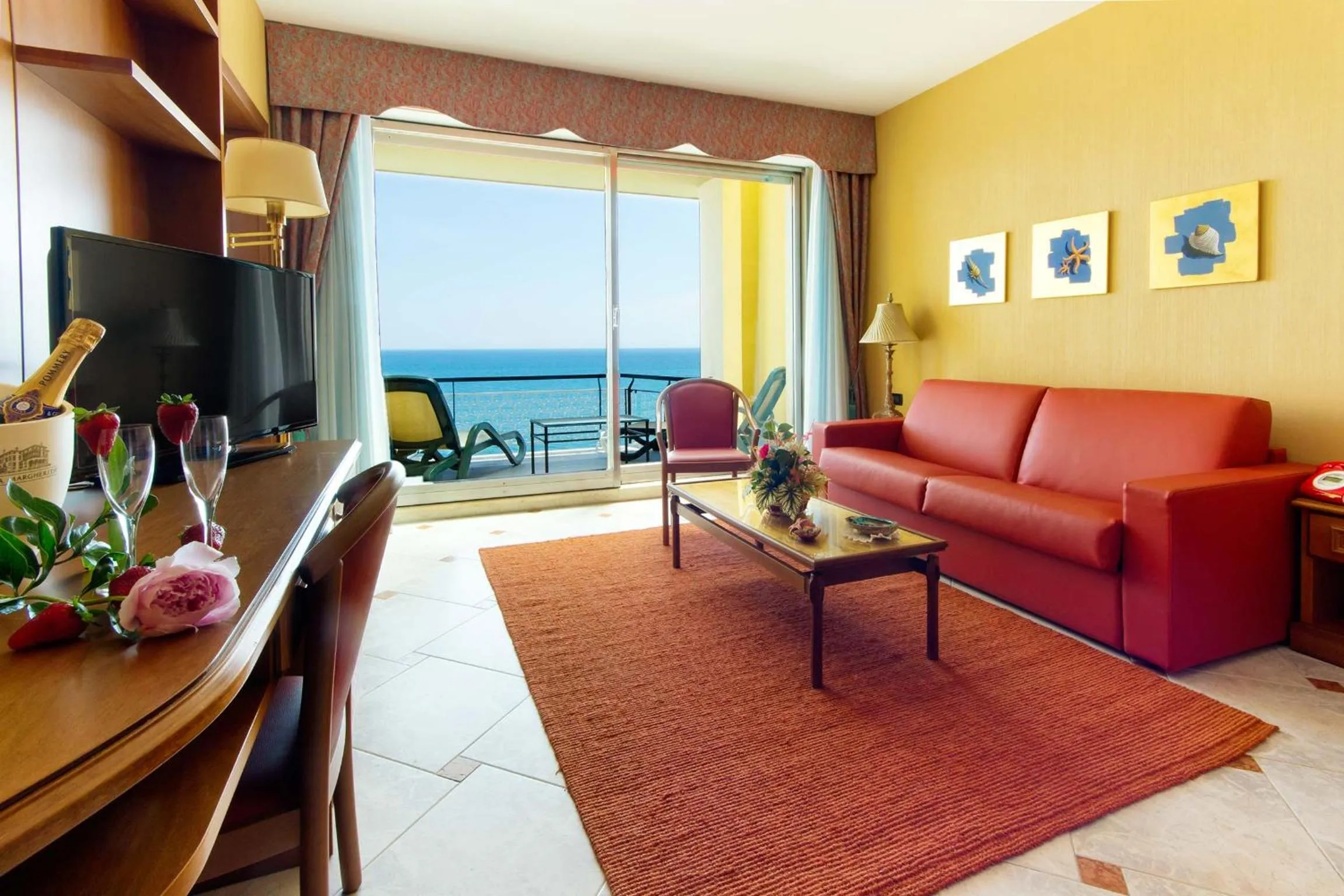 Living room in Hotel Bellevue Et Mediterranée