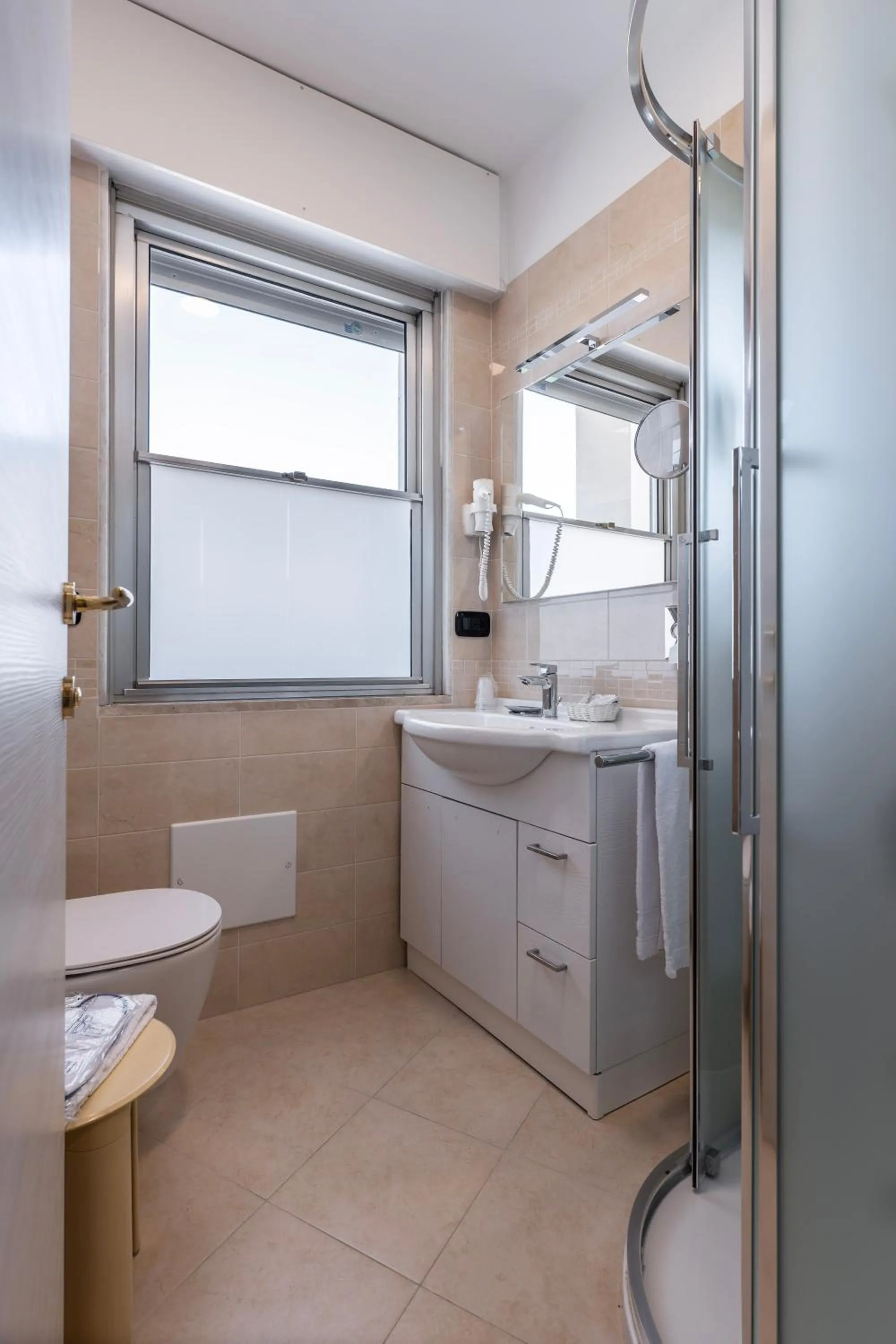 Shower in Hotel Bellevue Et Mediterranée