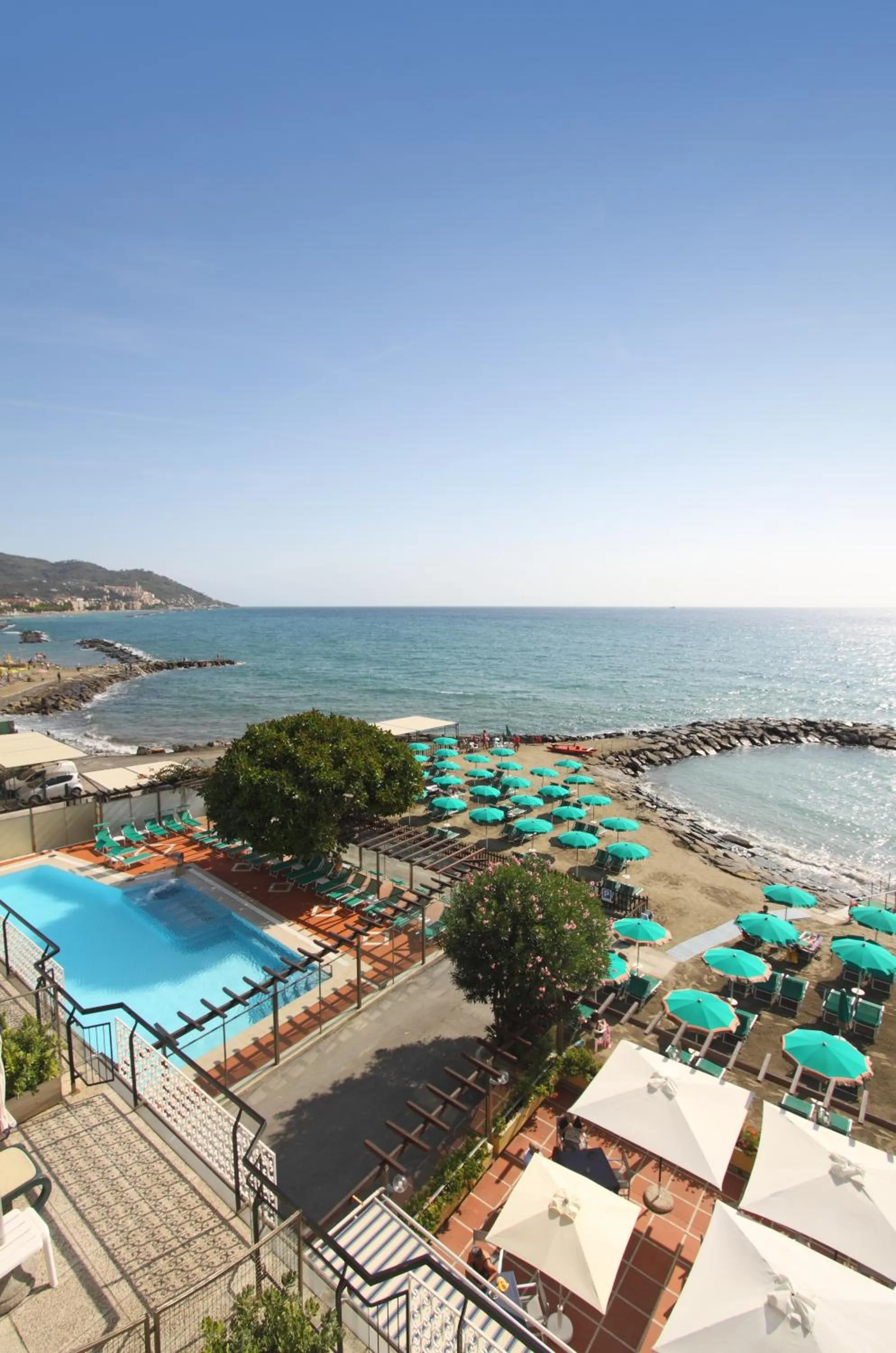 Beach in Hotel Bellevue Et Mediterranée