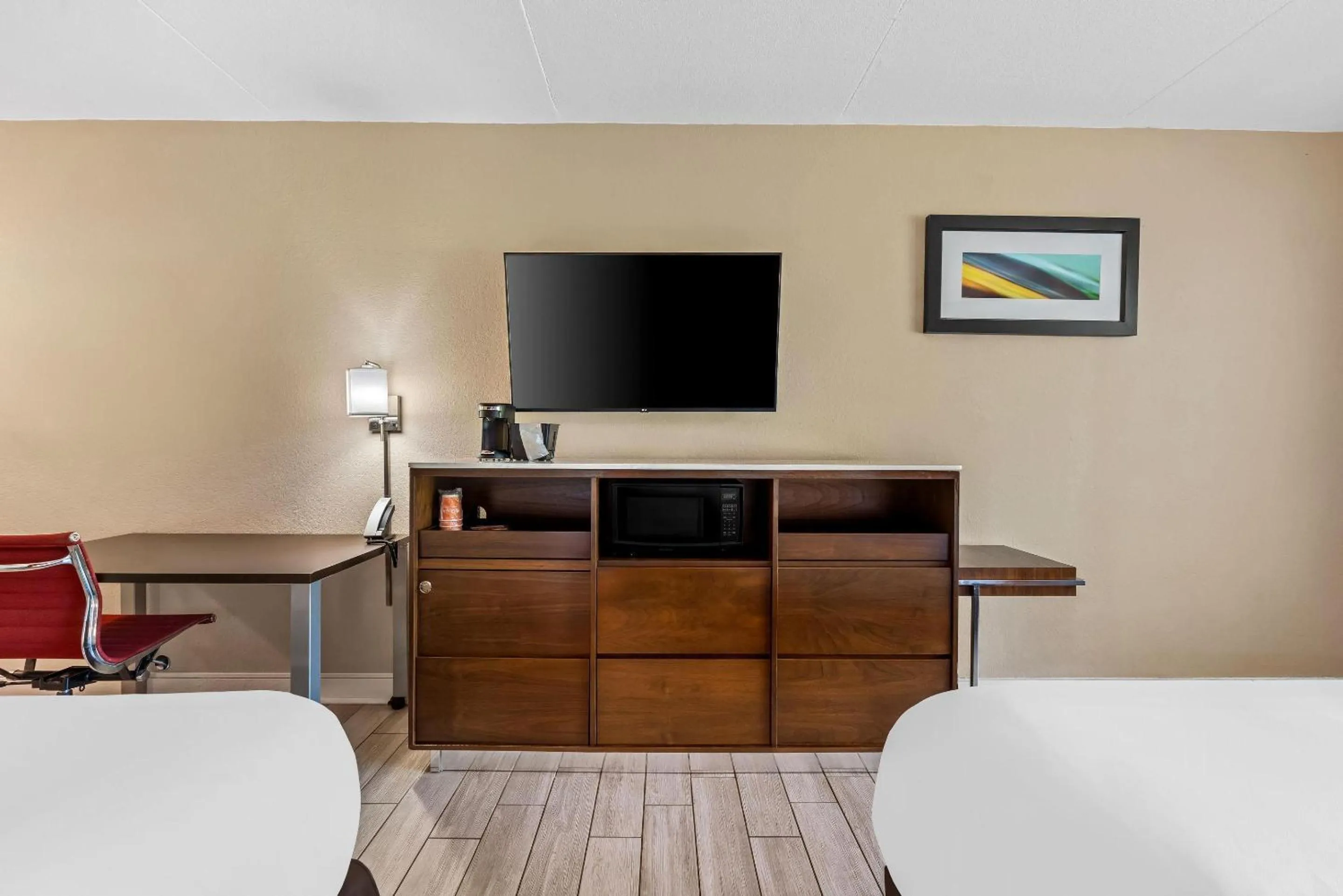 Bedroom in Econo Lodge