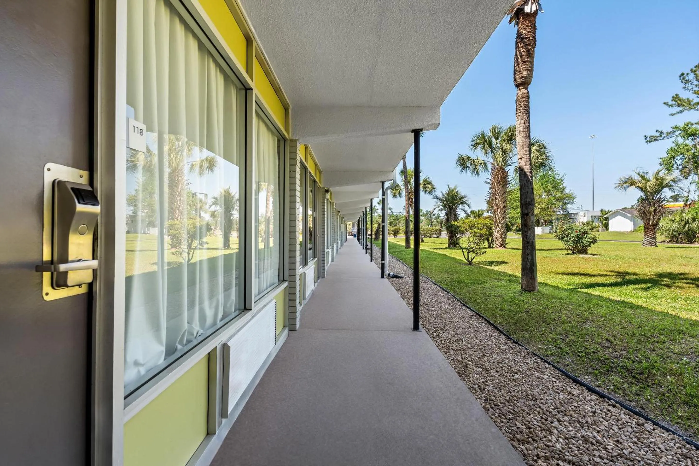 Property building in Econo Lodge