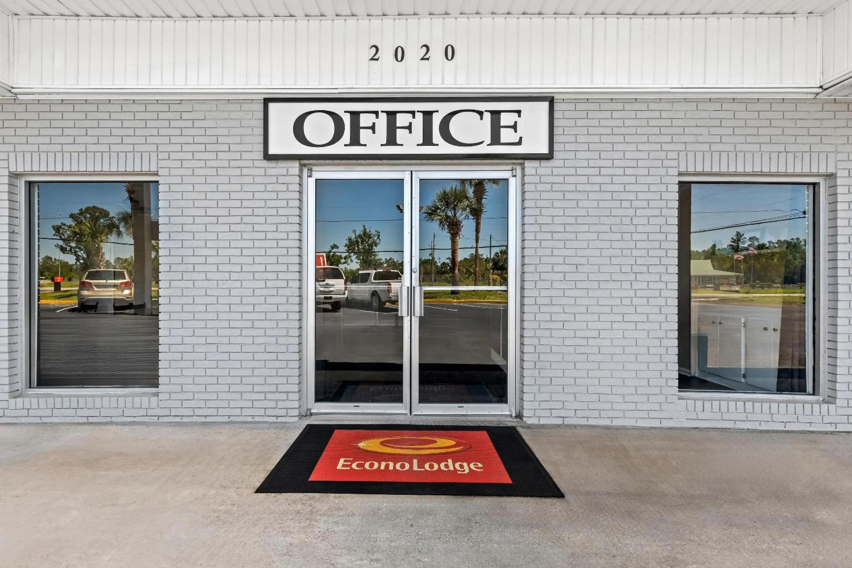 Property building in Econo Lodge