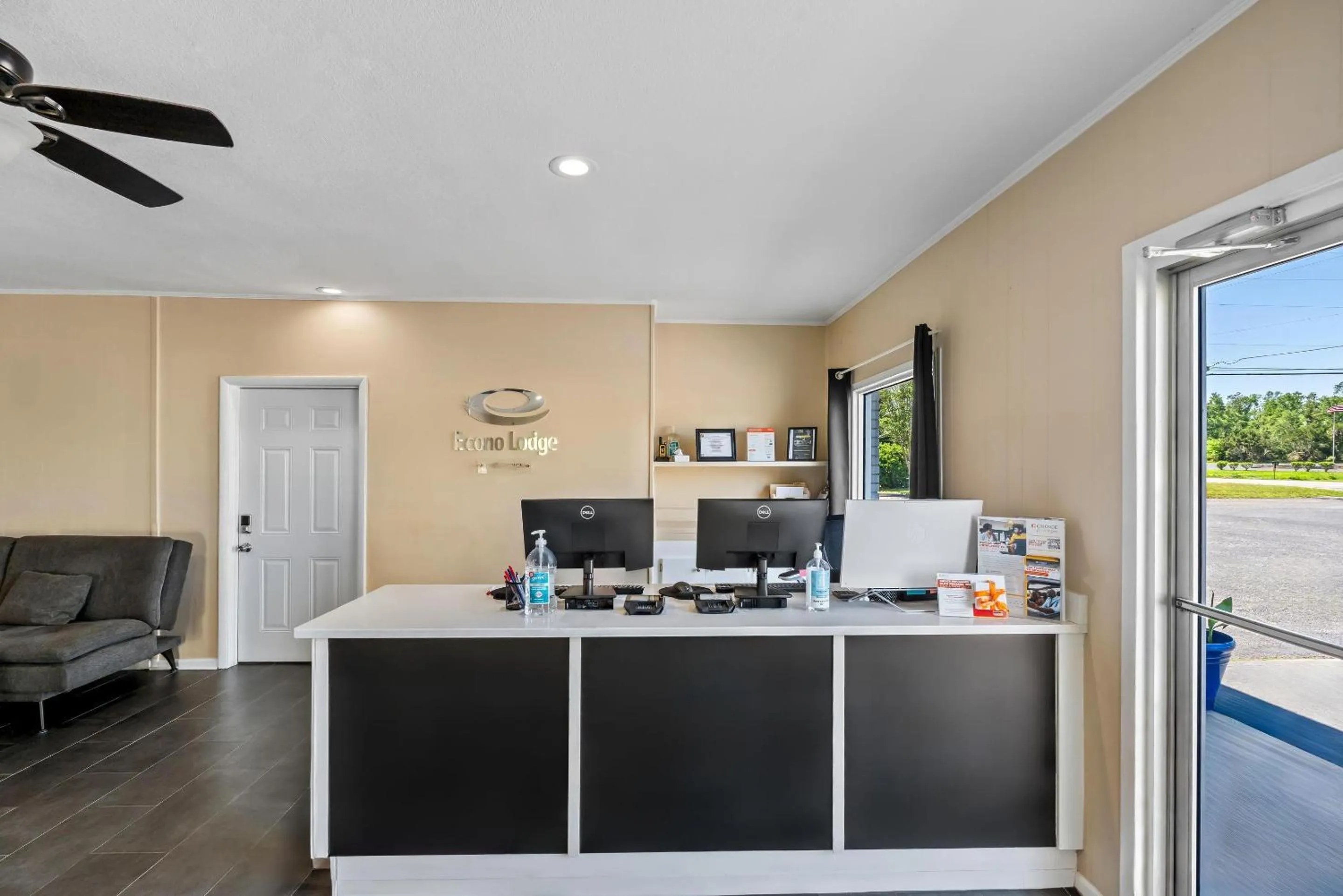 Lobby or reception in Econo Lodge