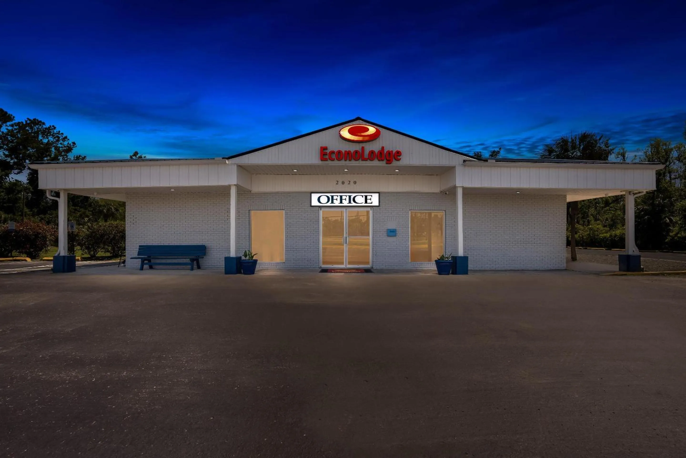 Property building in Econo Lodge