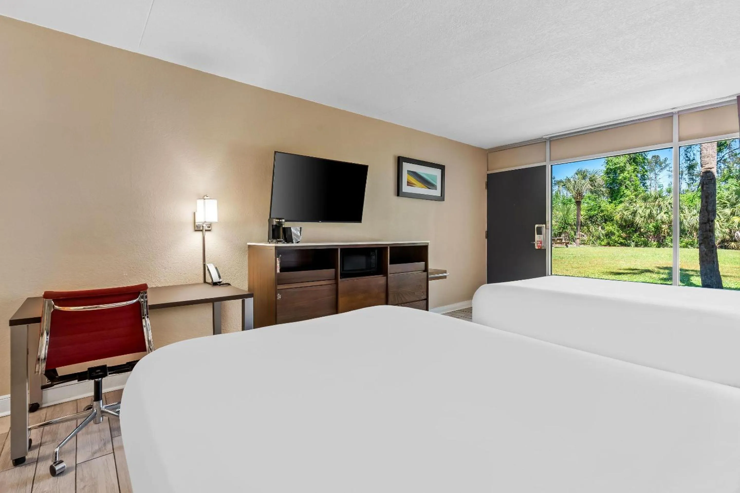 Bedroom in Econo Lodge