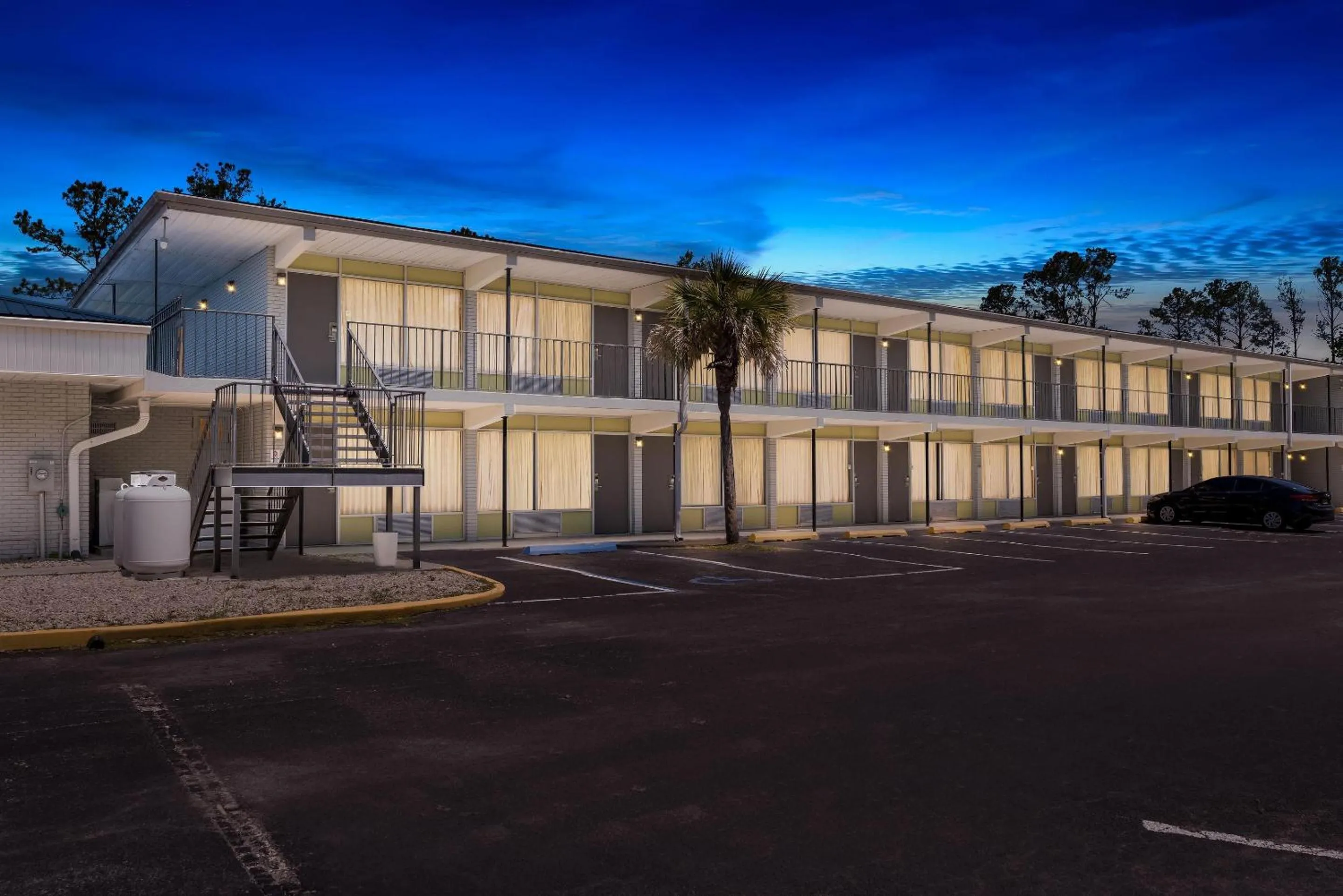 Property building in Econo Lodge