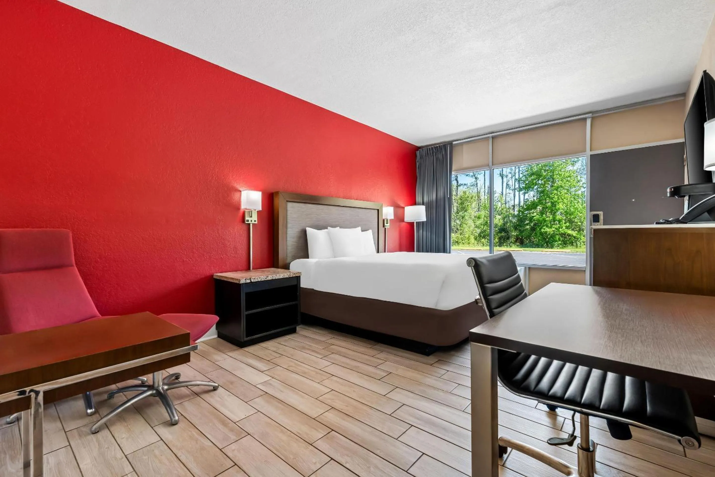 Bedroom in Econo Lodge