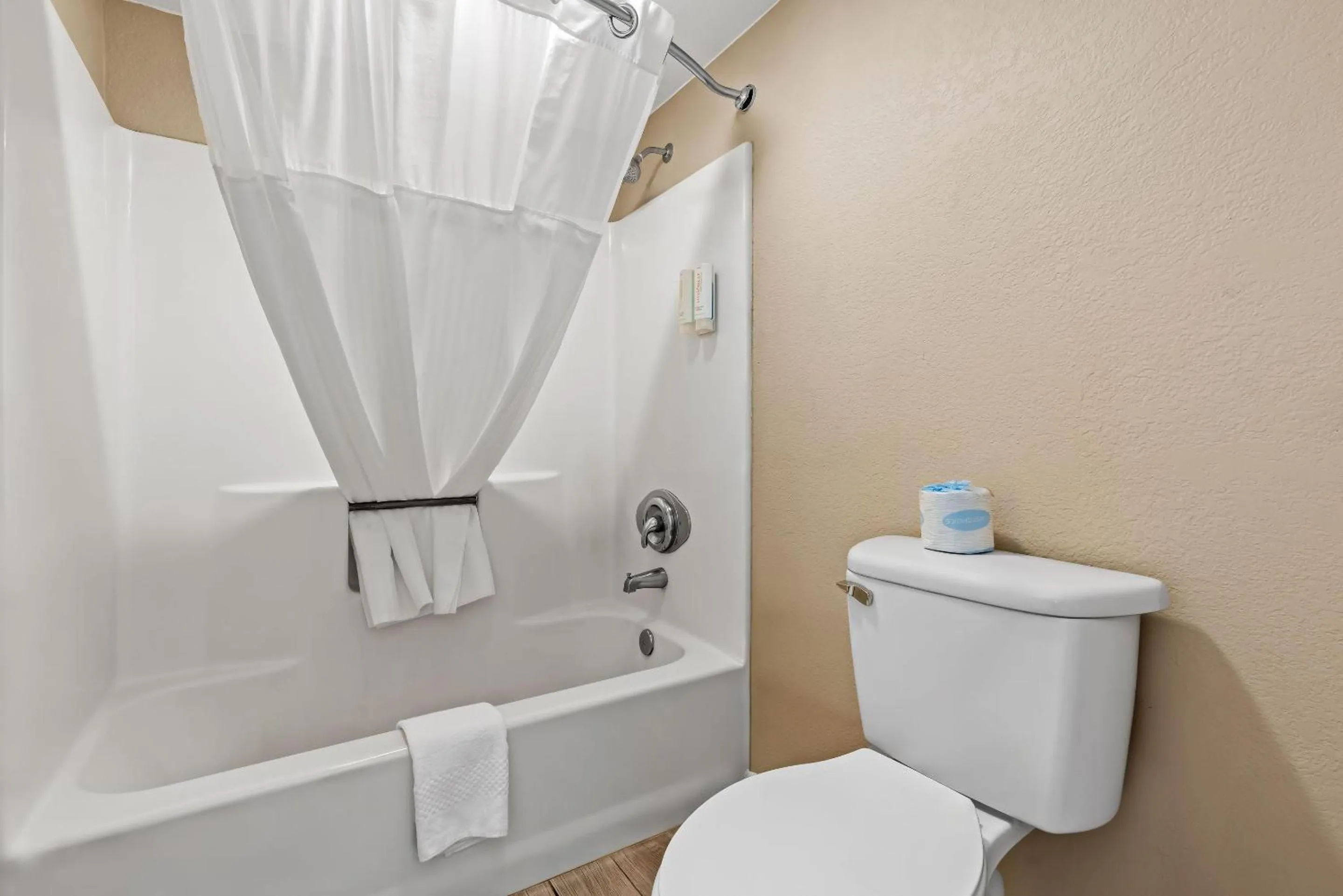 Bedroom in Econo Lodge