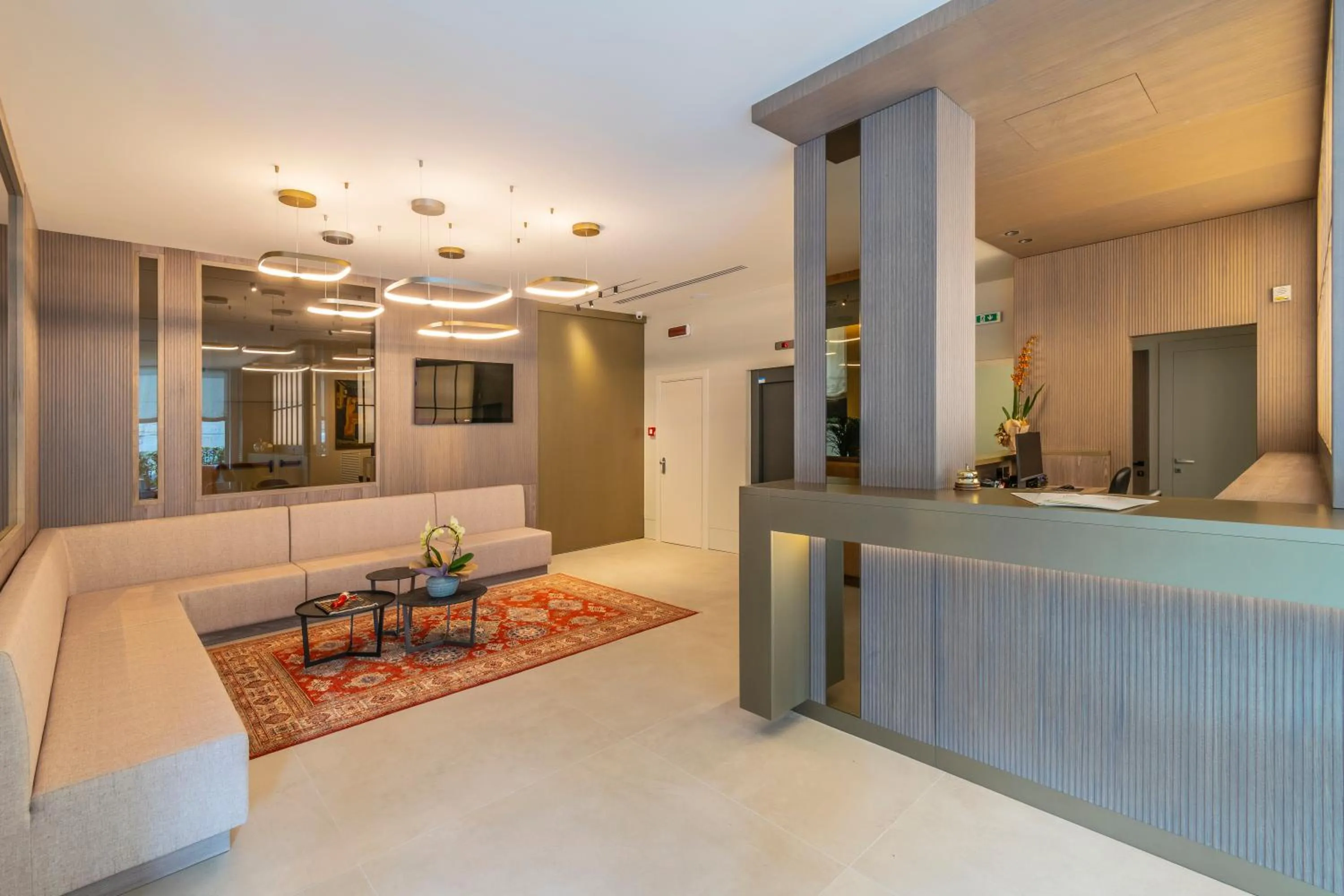 Communal lounge/ TV room in Madi city Hotel