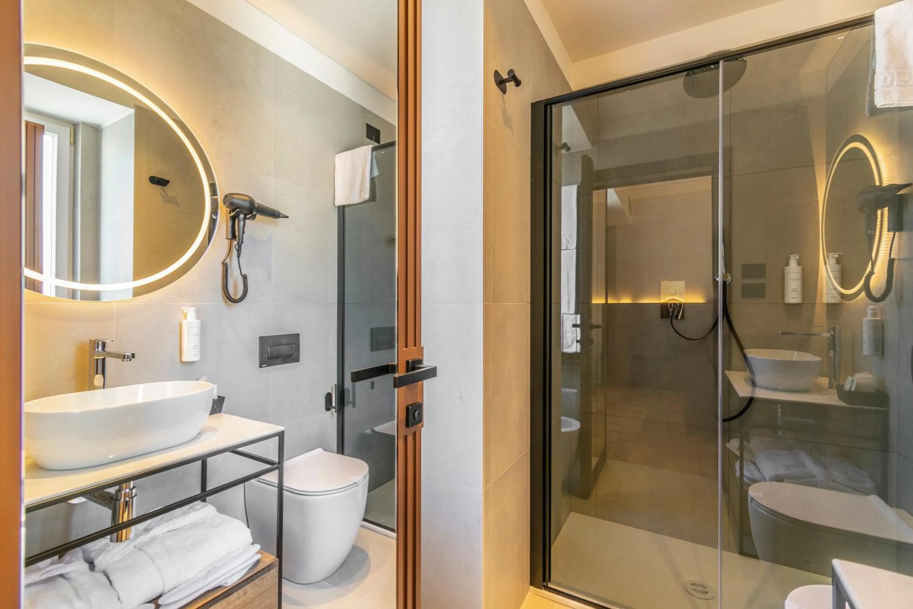 Shower in Madi city Hotel