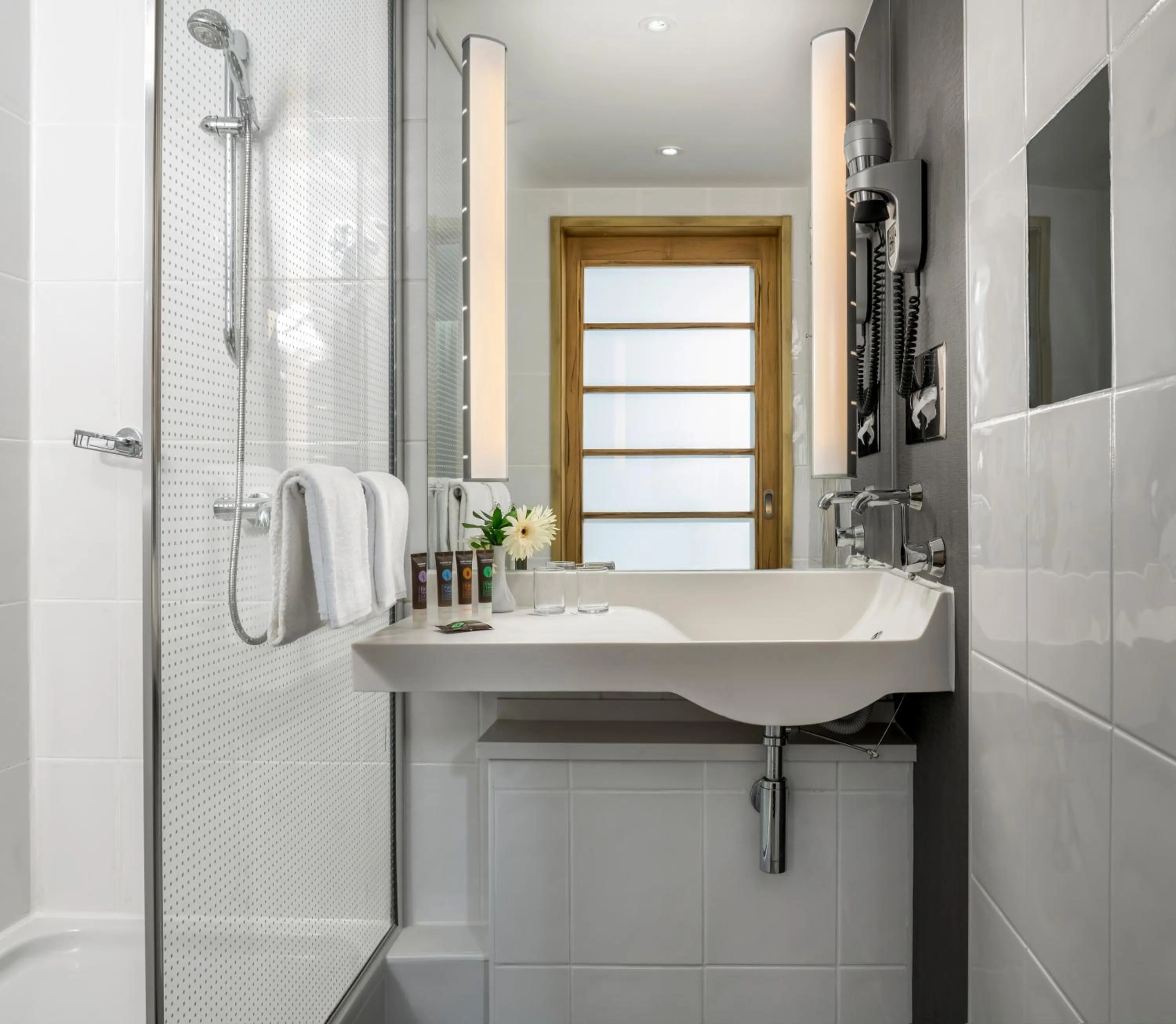 Shower in Novotel Istanbul Zeytinburnu