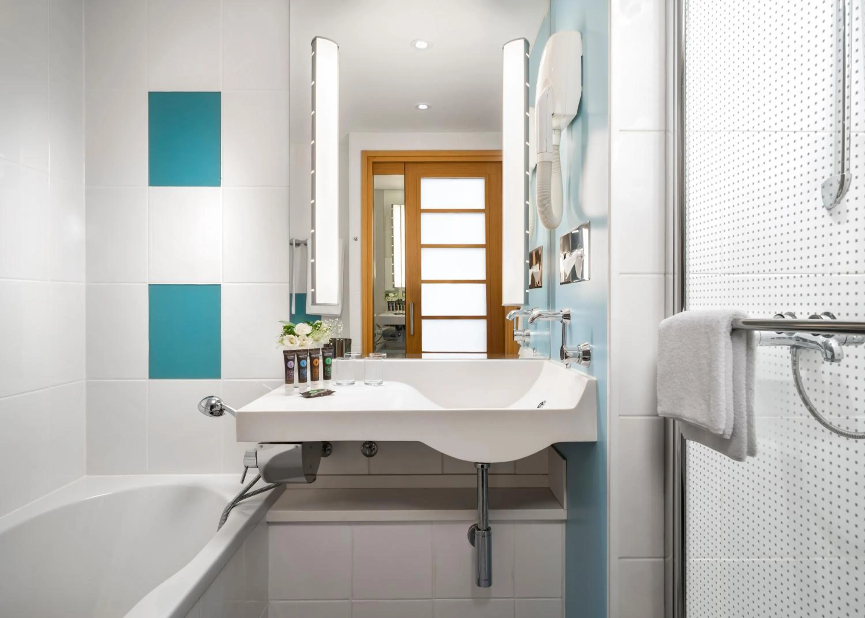 Shower in Novotel Istanbul Zeytinburnu