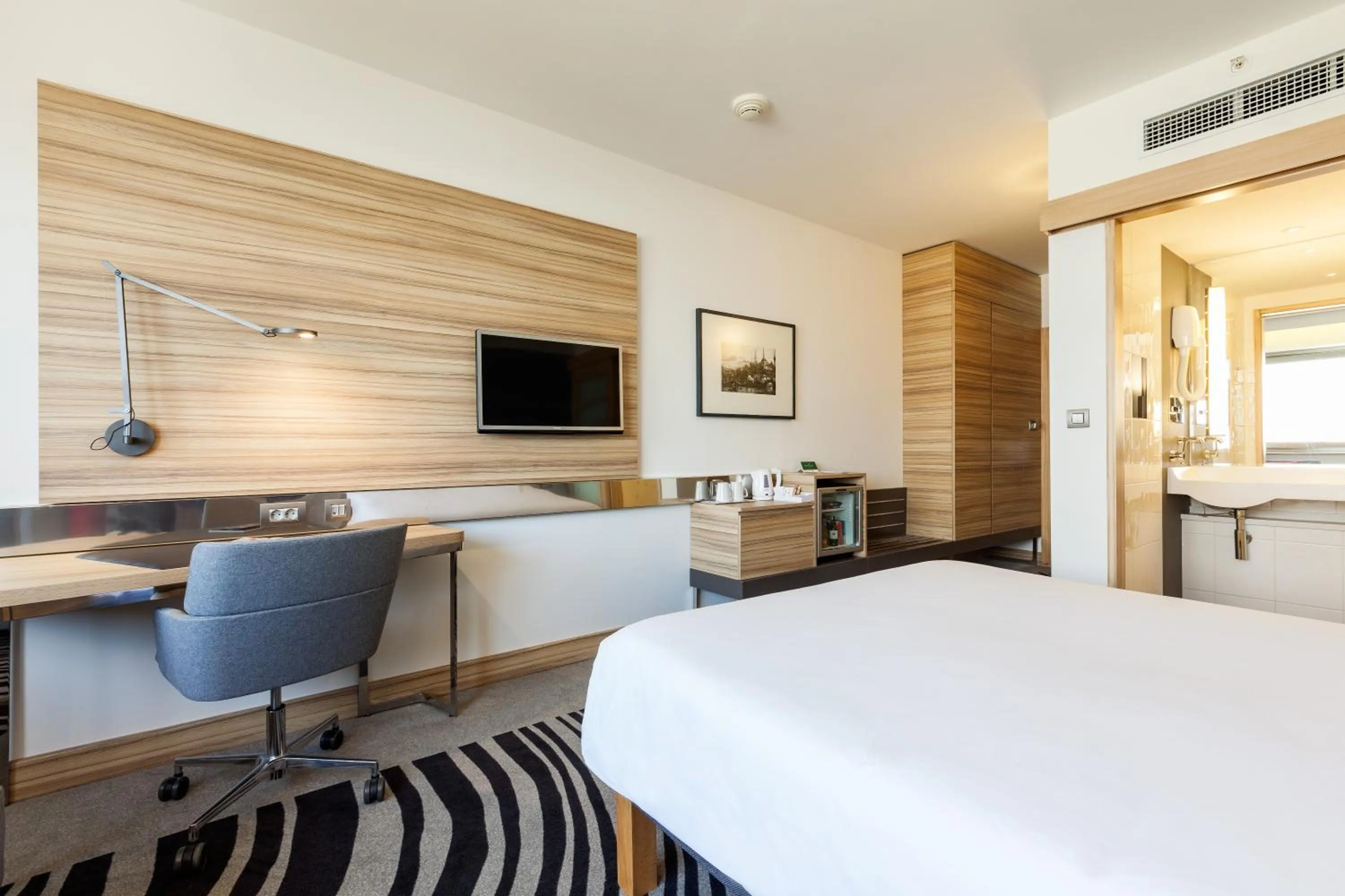 Living room, Bed in Novotel Istanbul Zeytinburnu