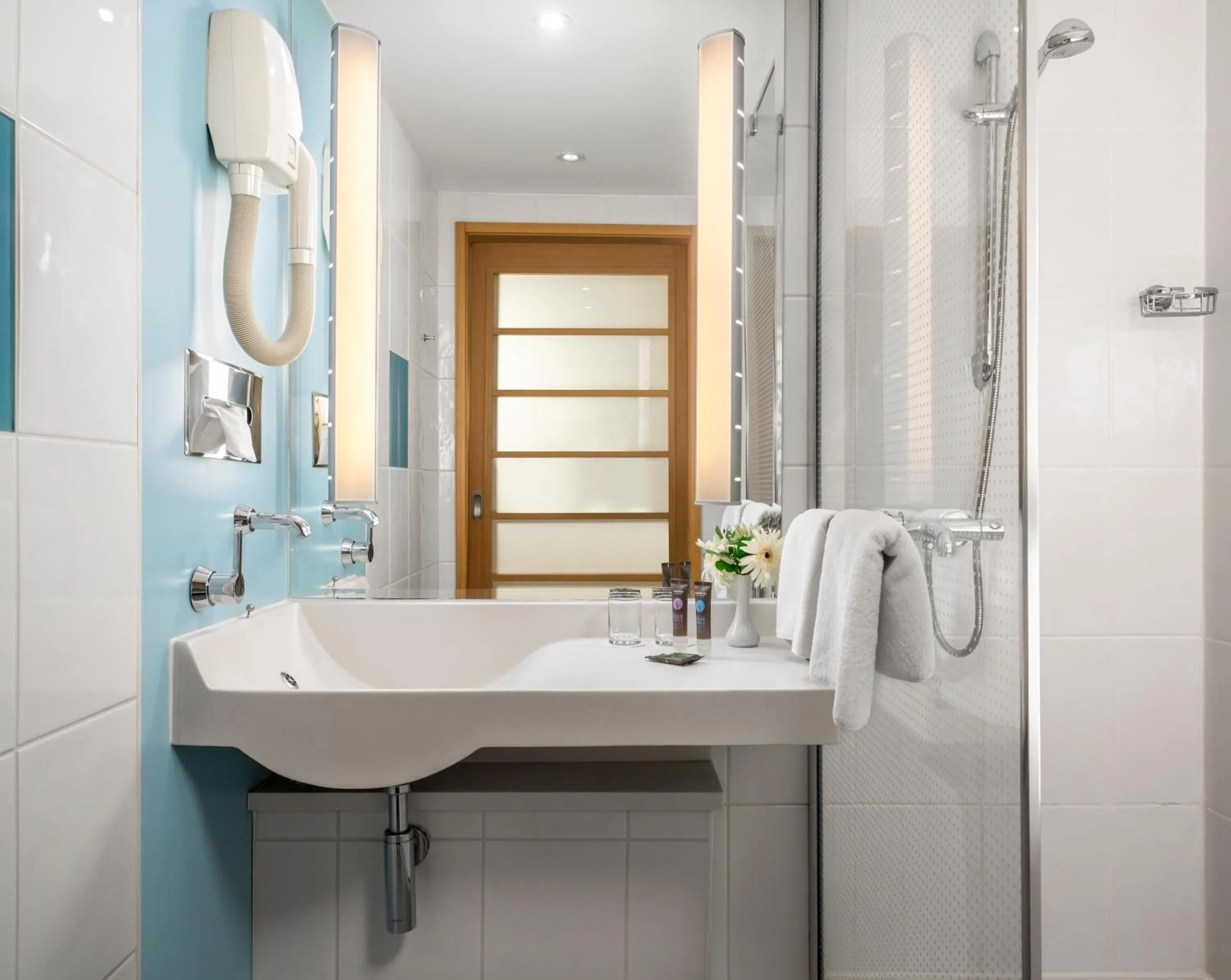 Shower in Novotel Istanbul Zeytinburnu